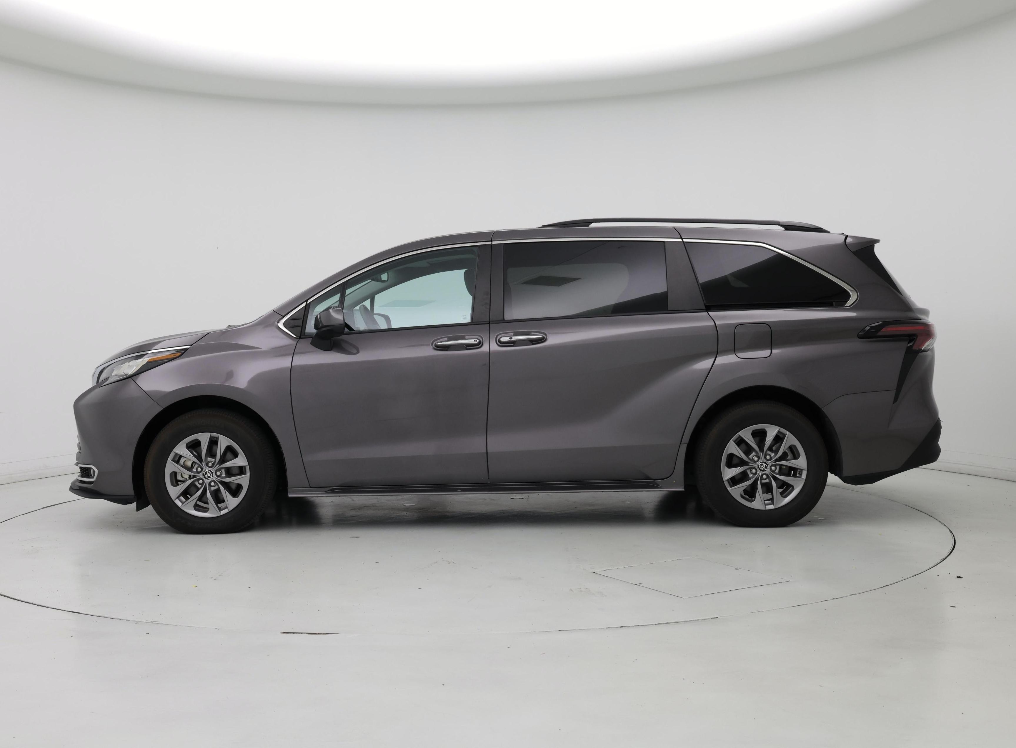 Thumbnail: 2023 Toyota Sienna - 3