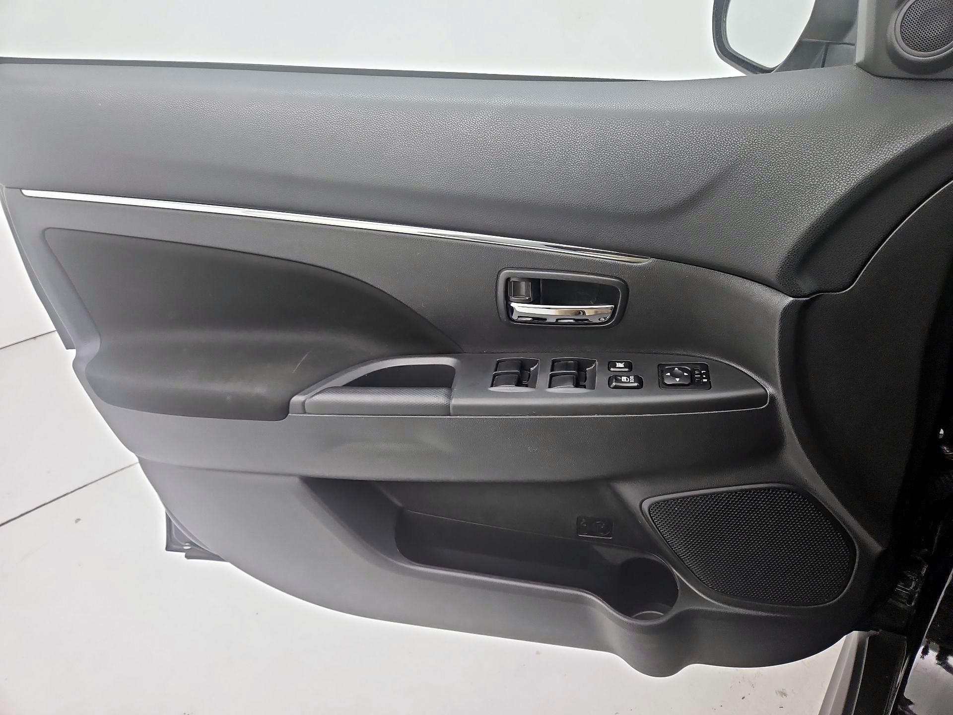 Thumbnail: 2023 Mitsubishi Outlander Sport - 12