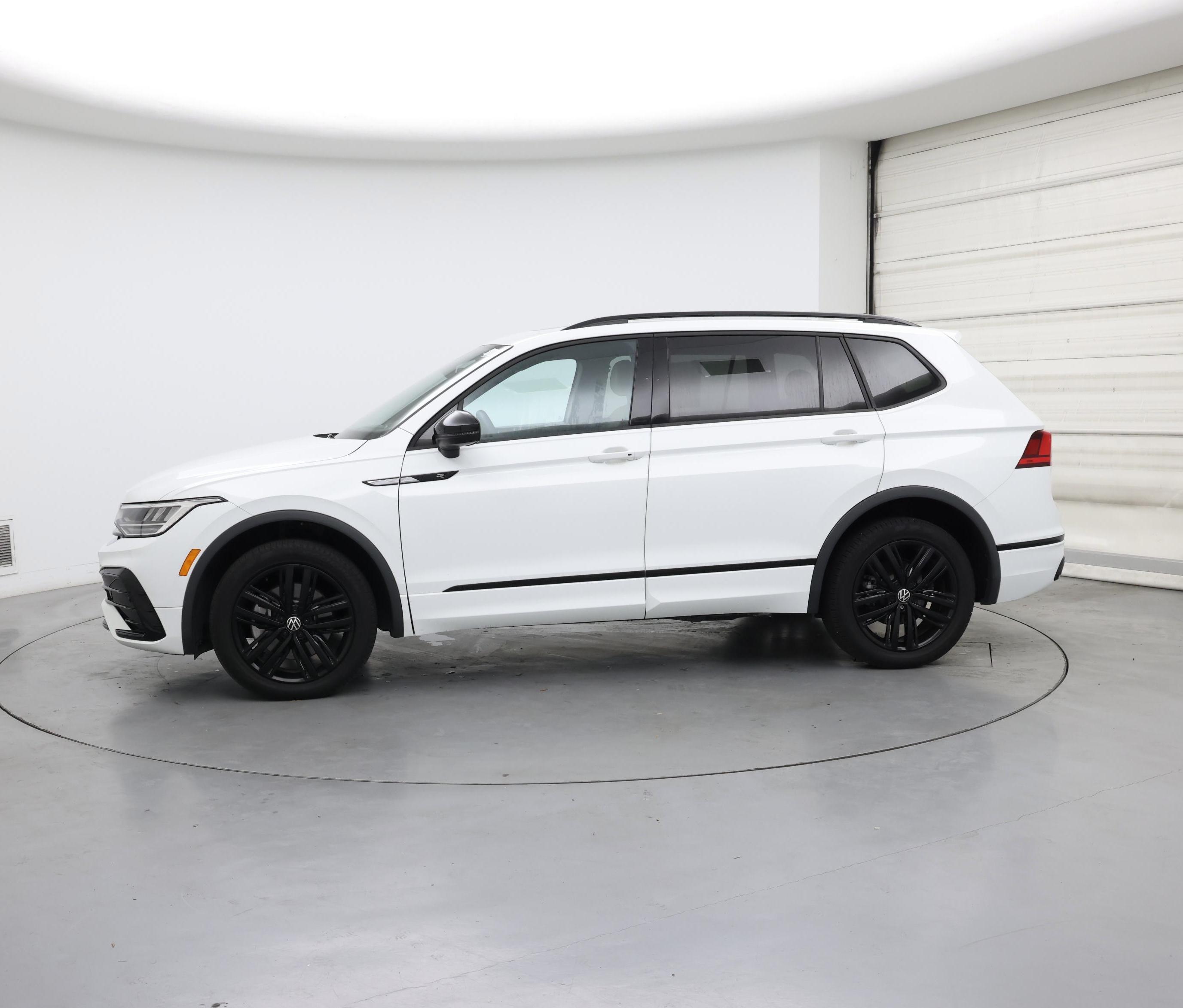 Thumbnail: 2022 Volkswagen Tiguan - 3