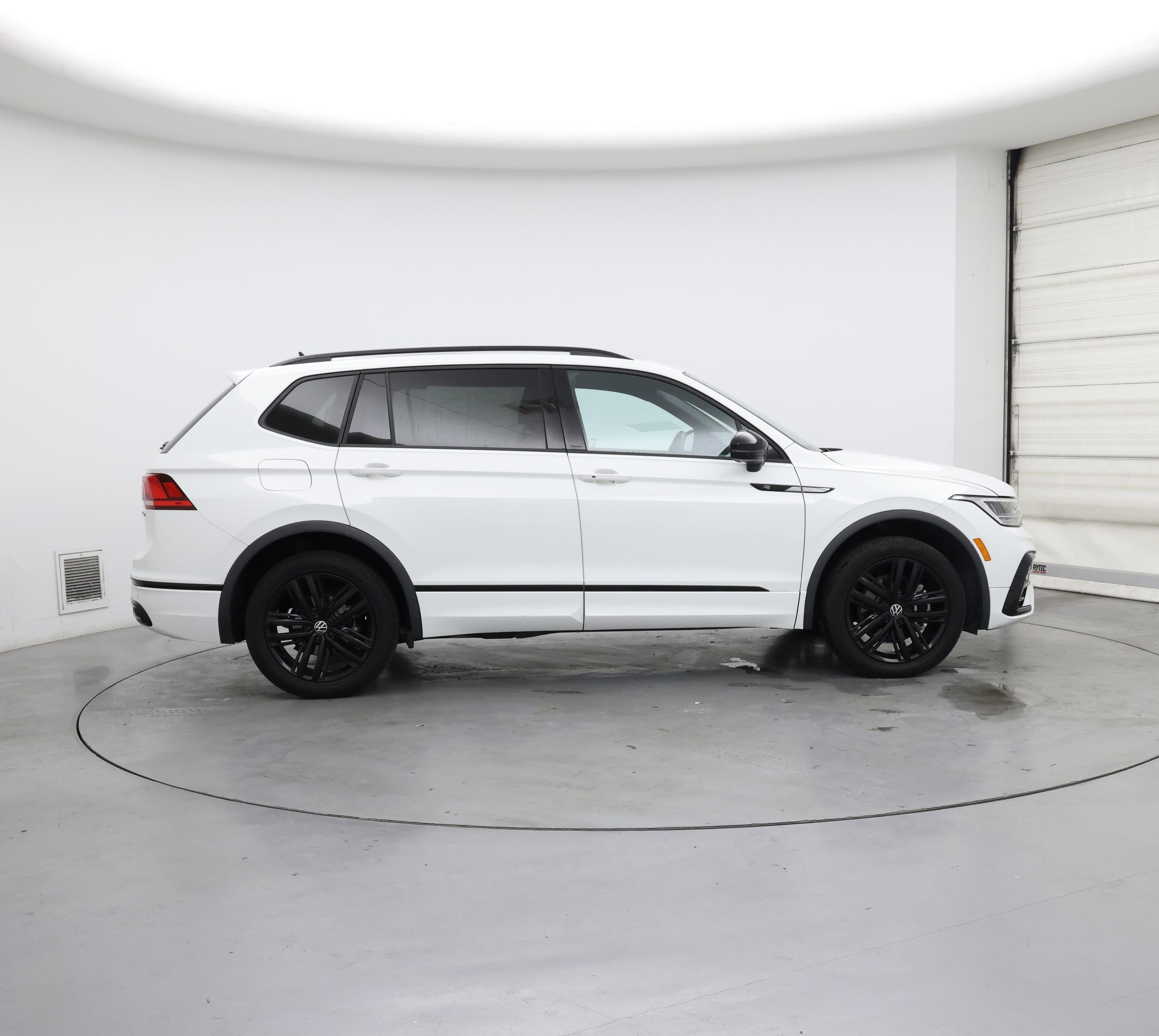 Thumbnail: 2022 Volkswagen Tiguan - 7