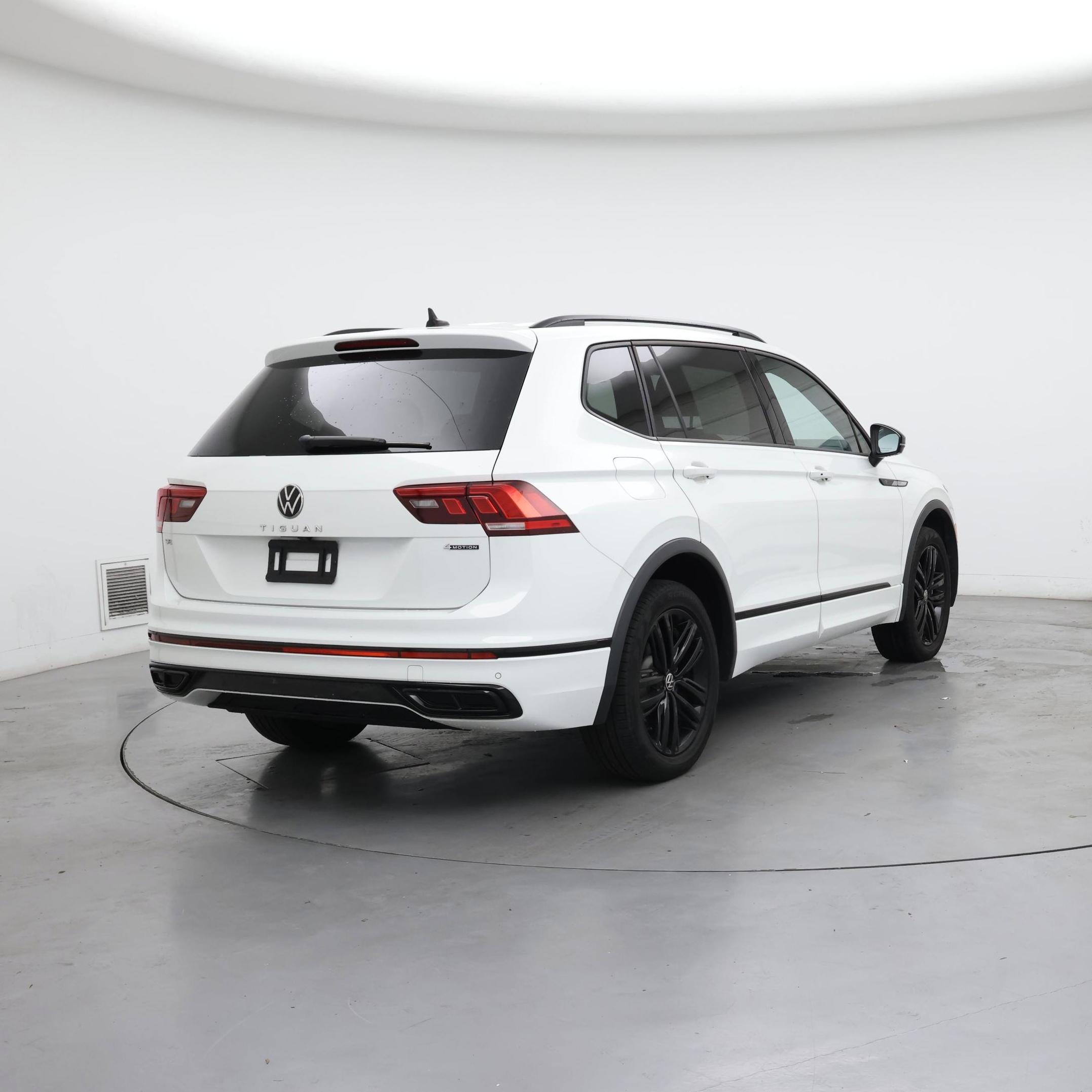 Thumbnail: 2022 Volkswagen Tiguan - 8