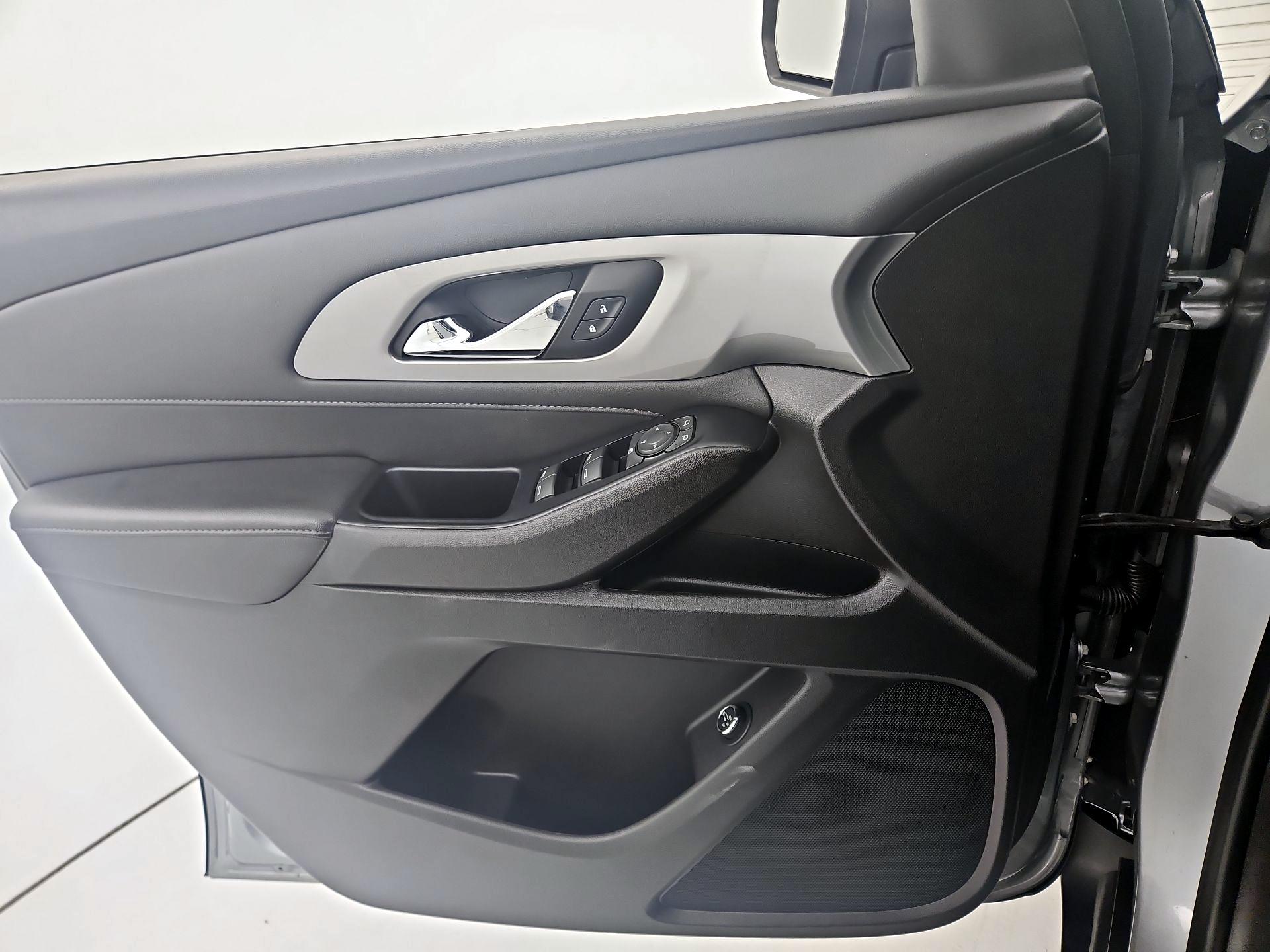 Thumbnail: 2023 Chevrolet Traverse - 12