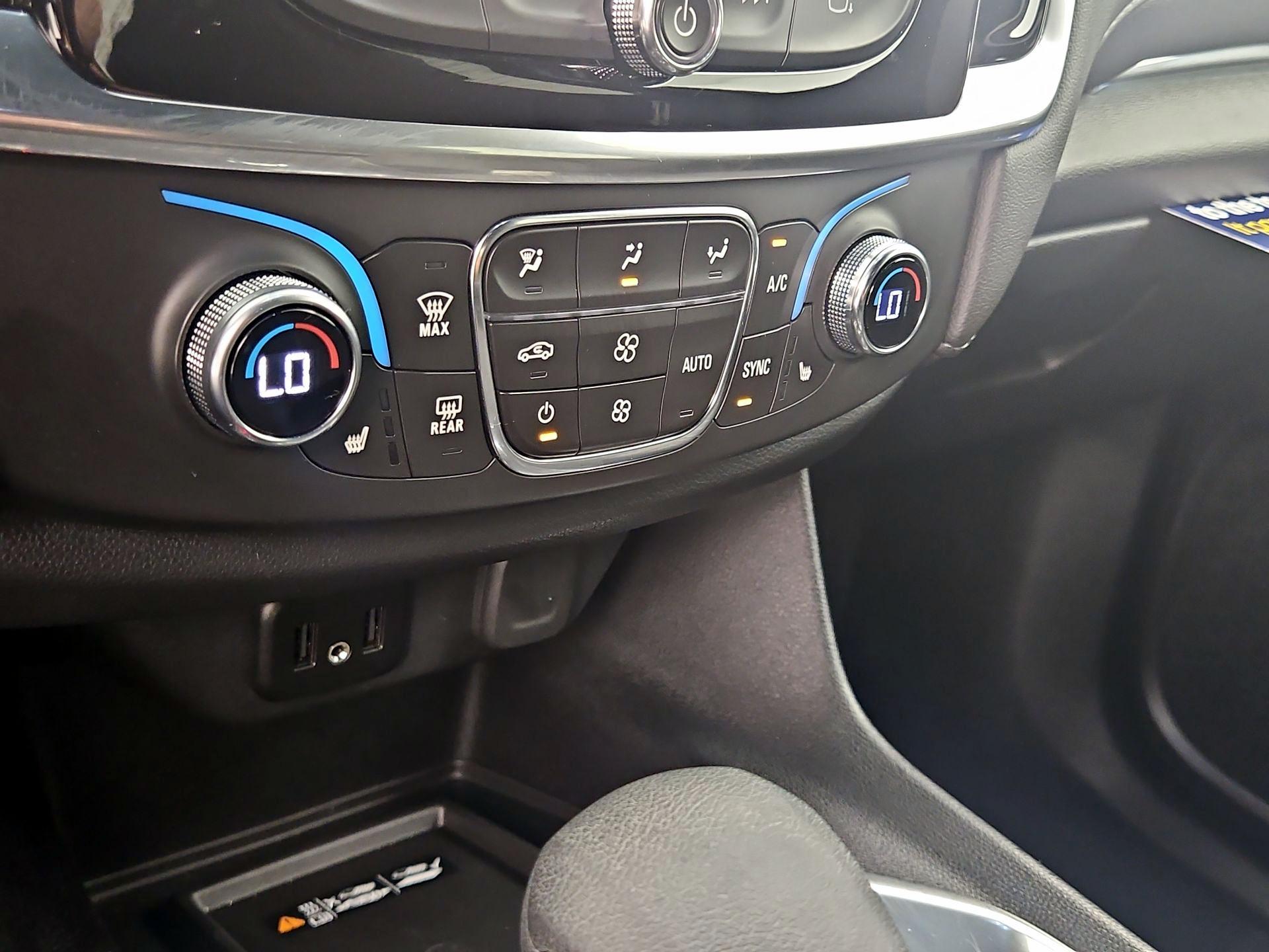 Thumbnail: 2023 Chevrolet Traverse - 16