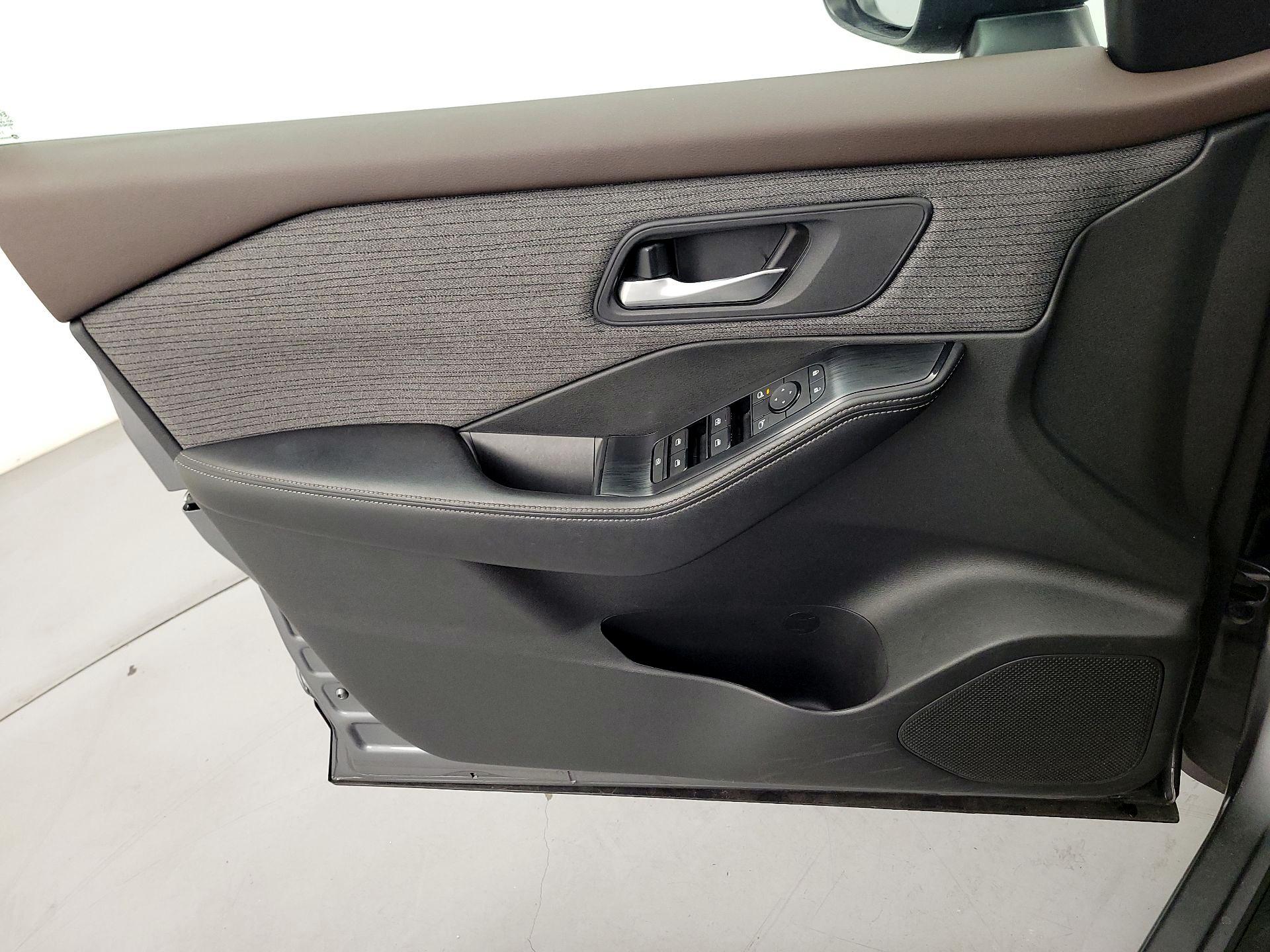 Thumbnail: 2023 Nissan Rogue - 12