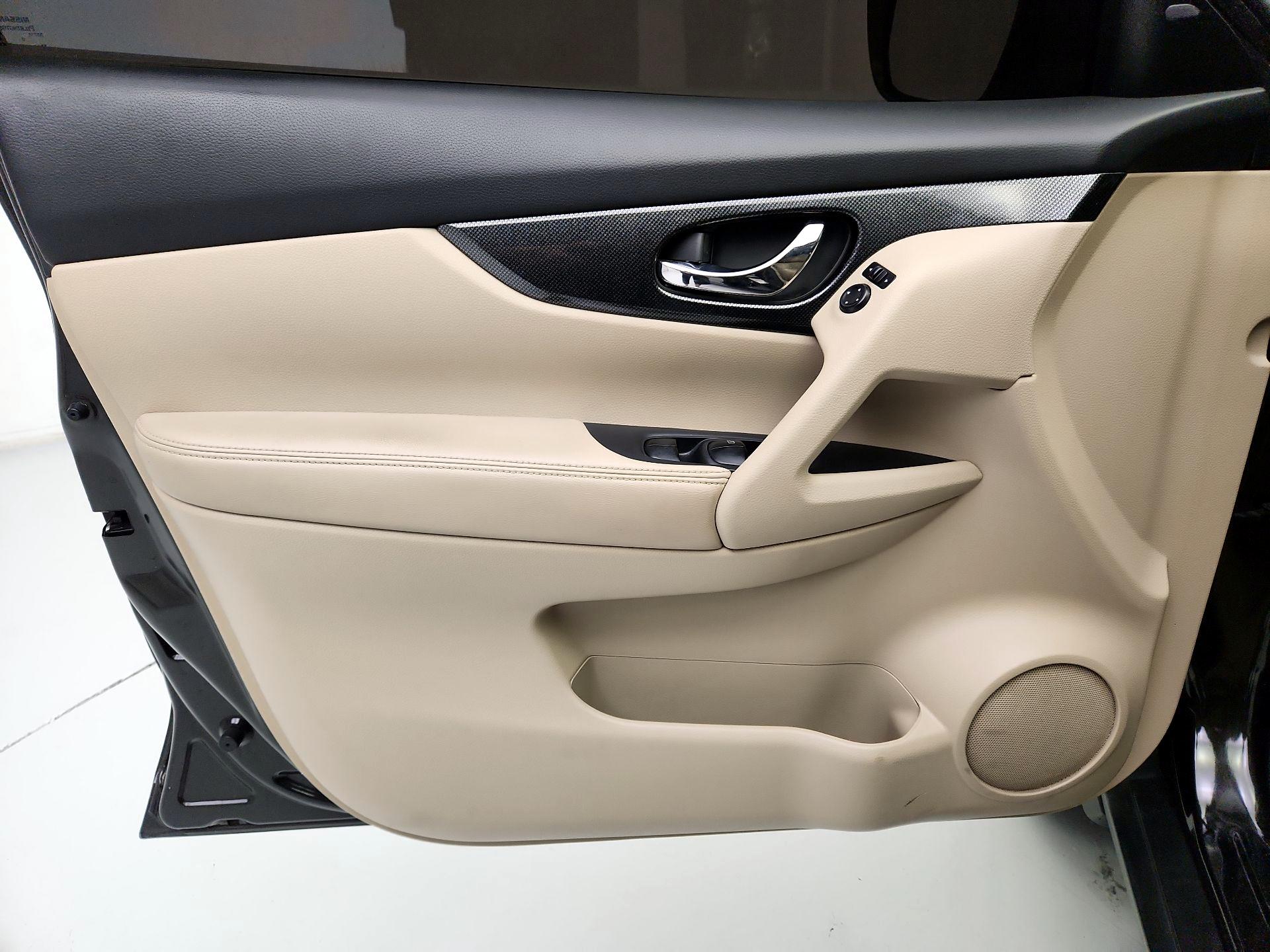 Thumbnail: 2015 Nissan Rogue - 12