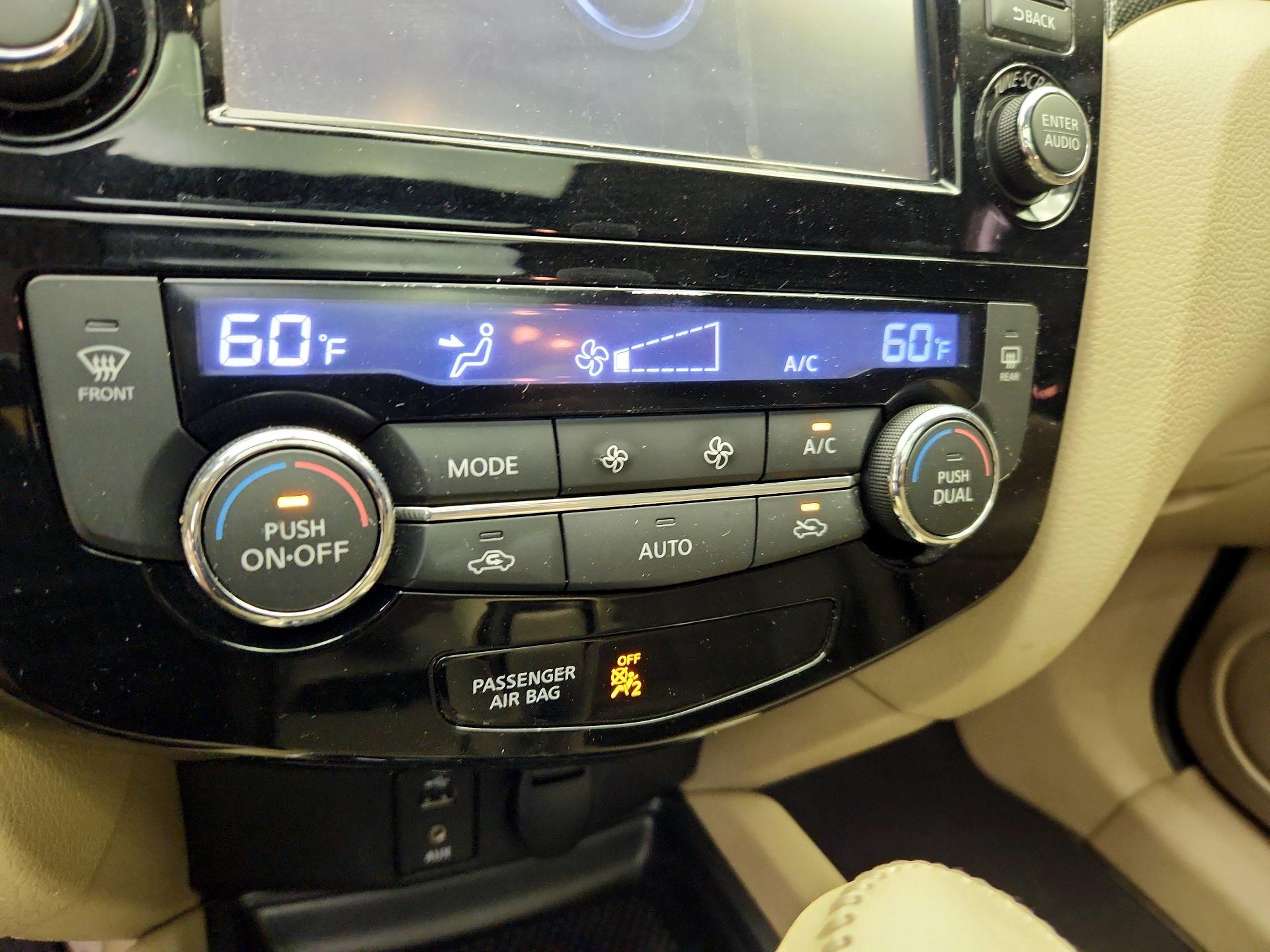 Thumbnail: 2015 Nissan Rogue - 17