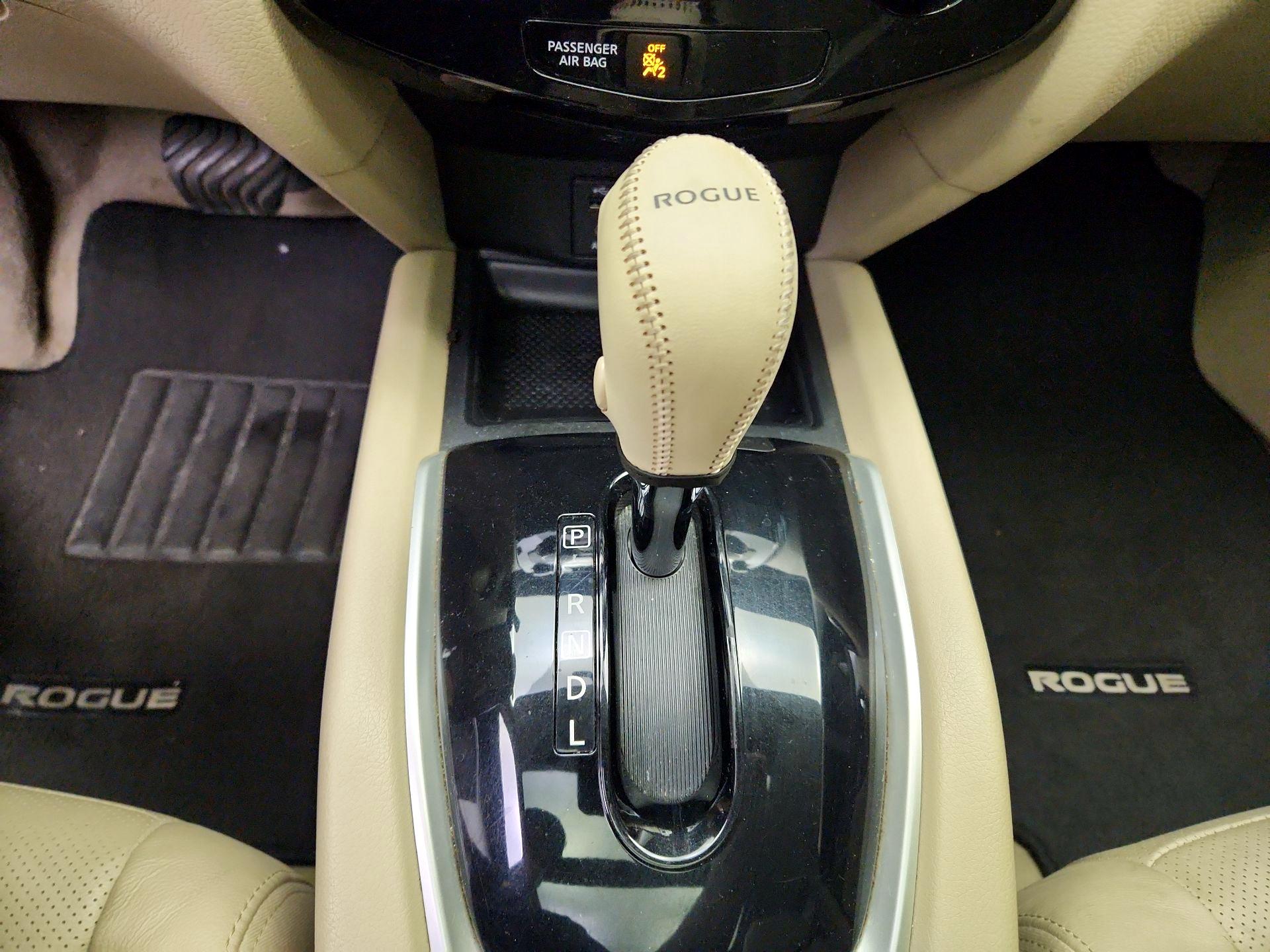 Thumbnail: 2015 Nissan Rogue - 18