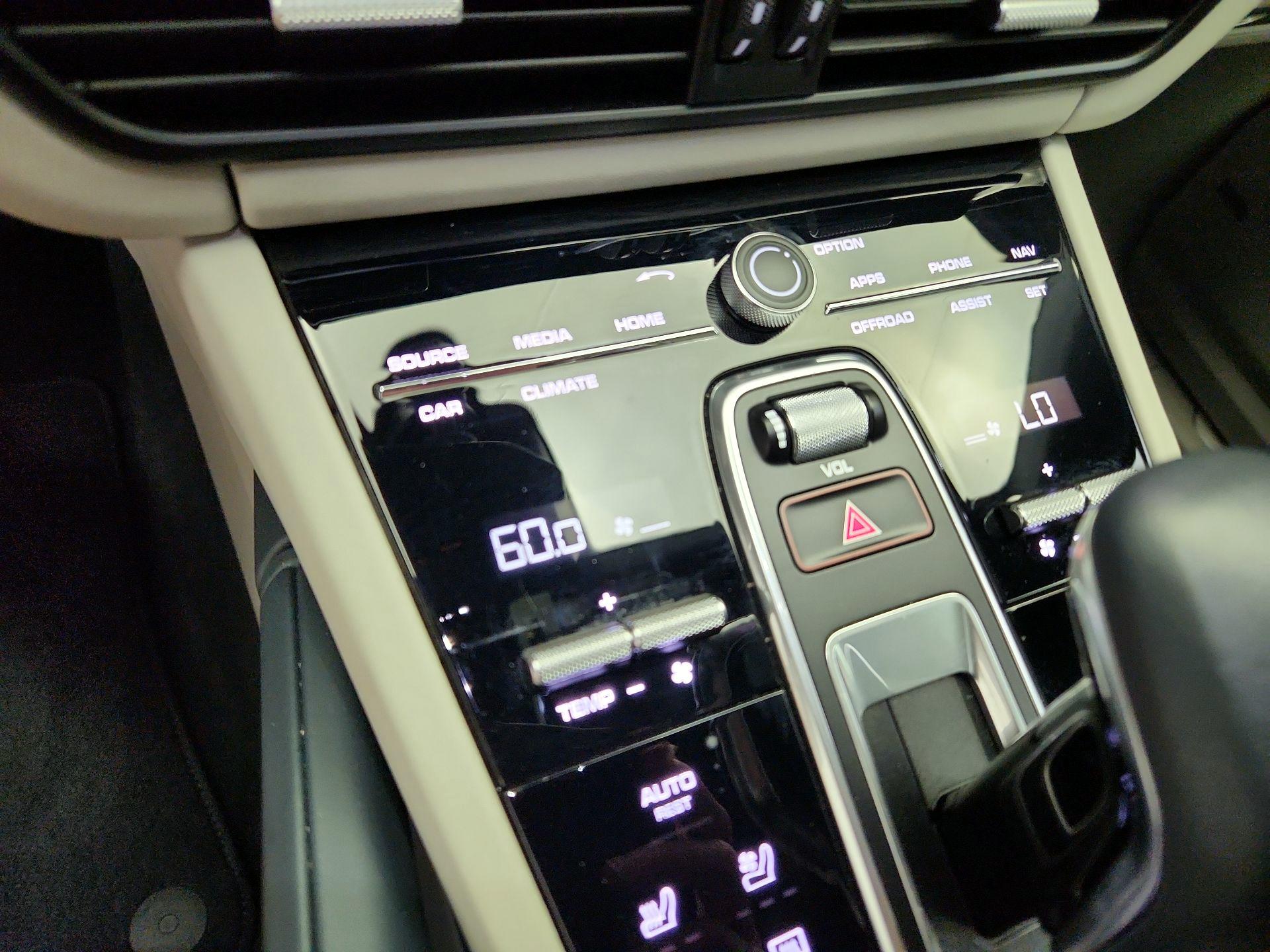 Thumbnail: 2023 Porsche Cayenne - 17