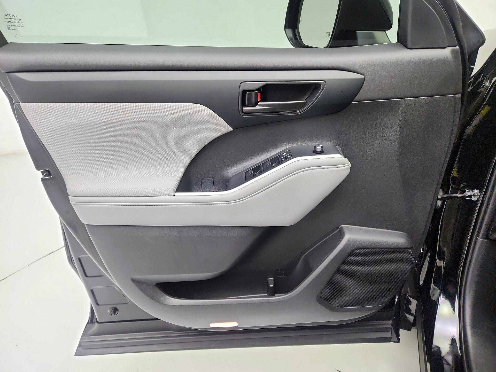 Thumbnail: 2024 Toyota Highlander - 12