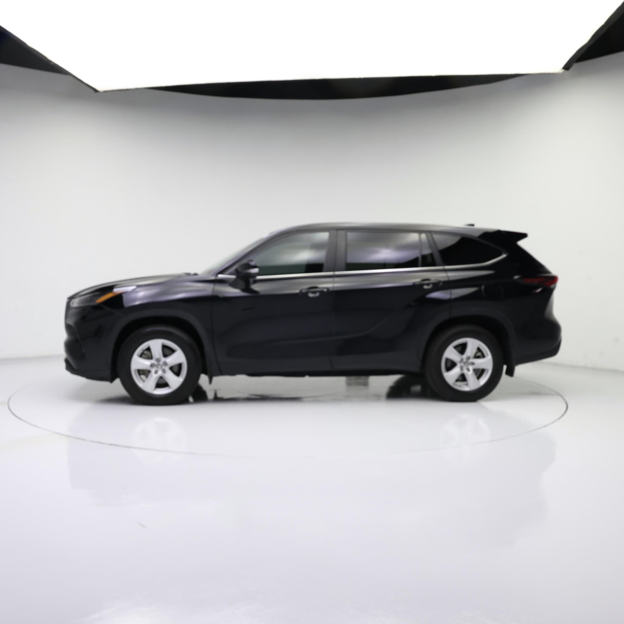 Thumbnail: 2024 Toyota Highlander - 3