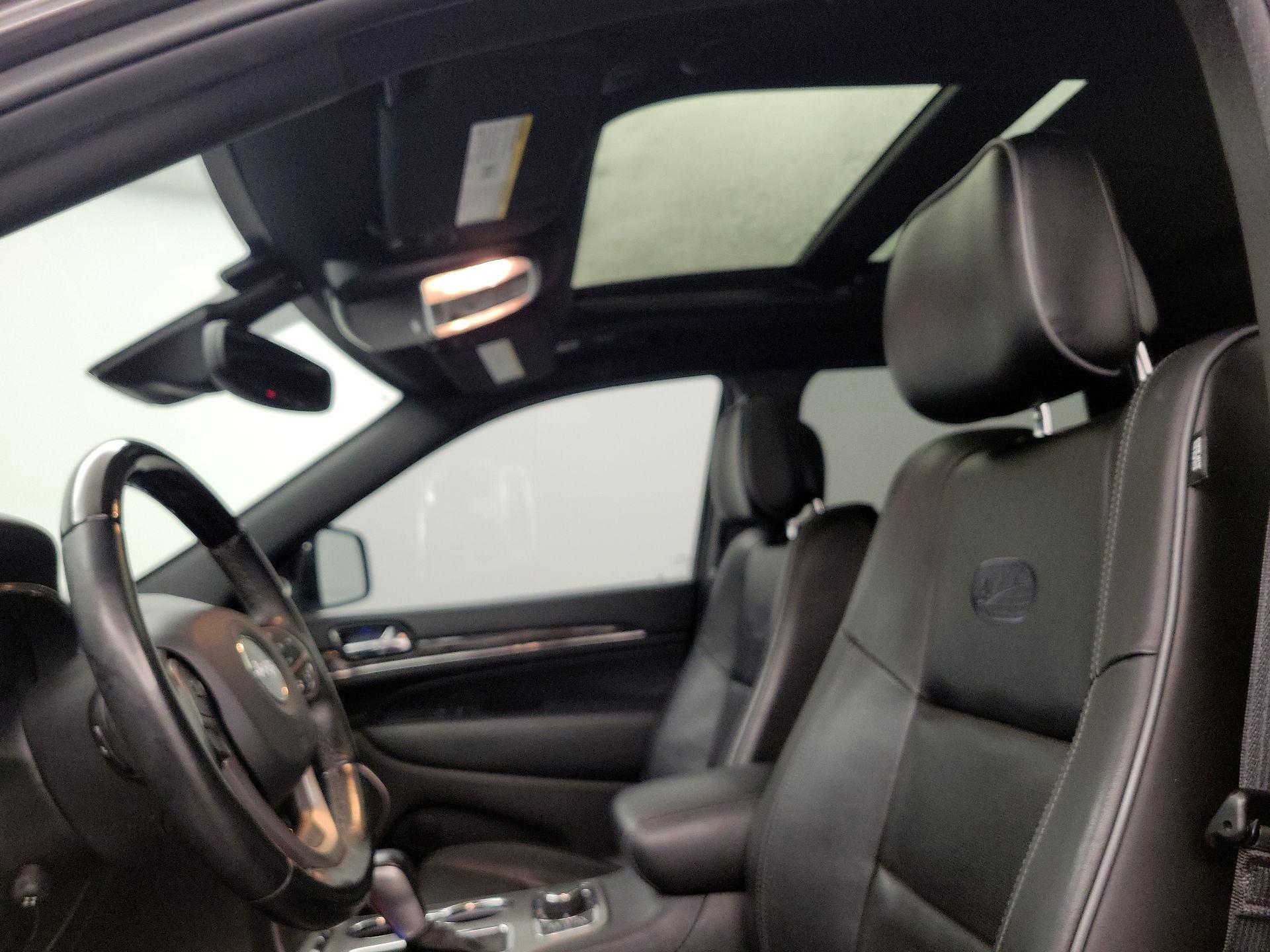 Thumbnail: 2020 Jeep Grand Cherokee - 20