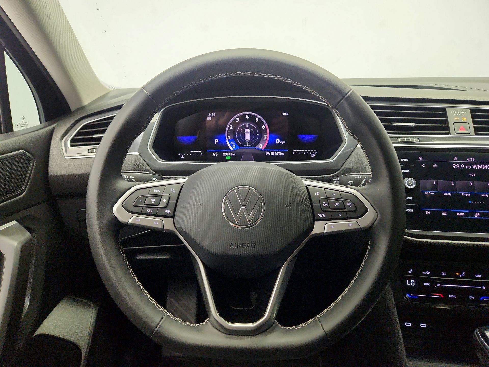 Thumbnail: 2023 Volkswagen Tiguan - 10