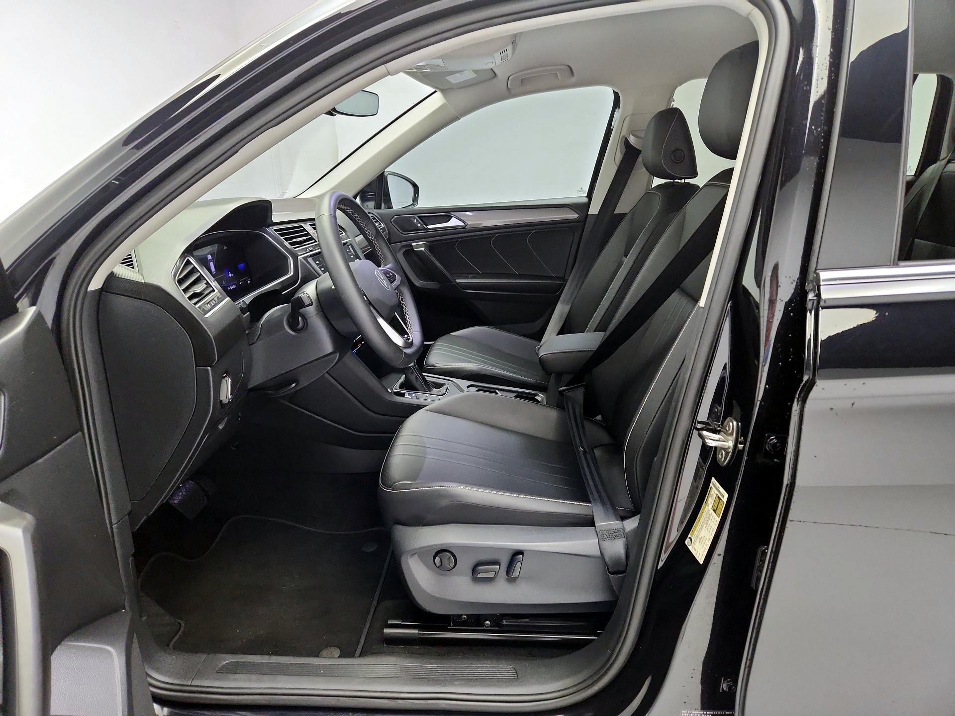 Thumbnail: 2023 Volkswagen Tiguan - 11