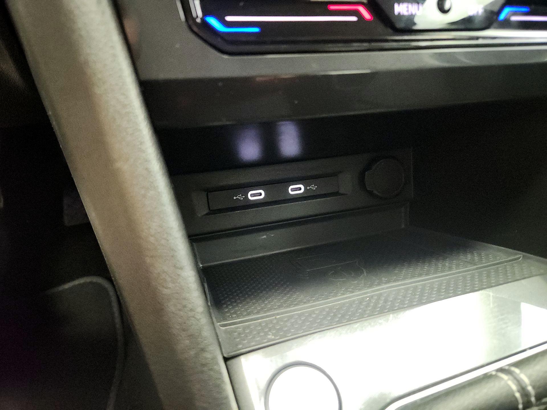 Thumbnail: 2023 Volkswagen Tiguan - 18