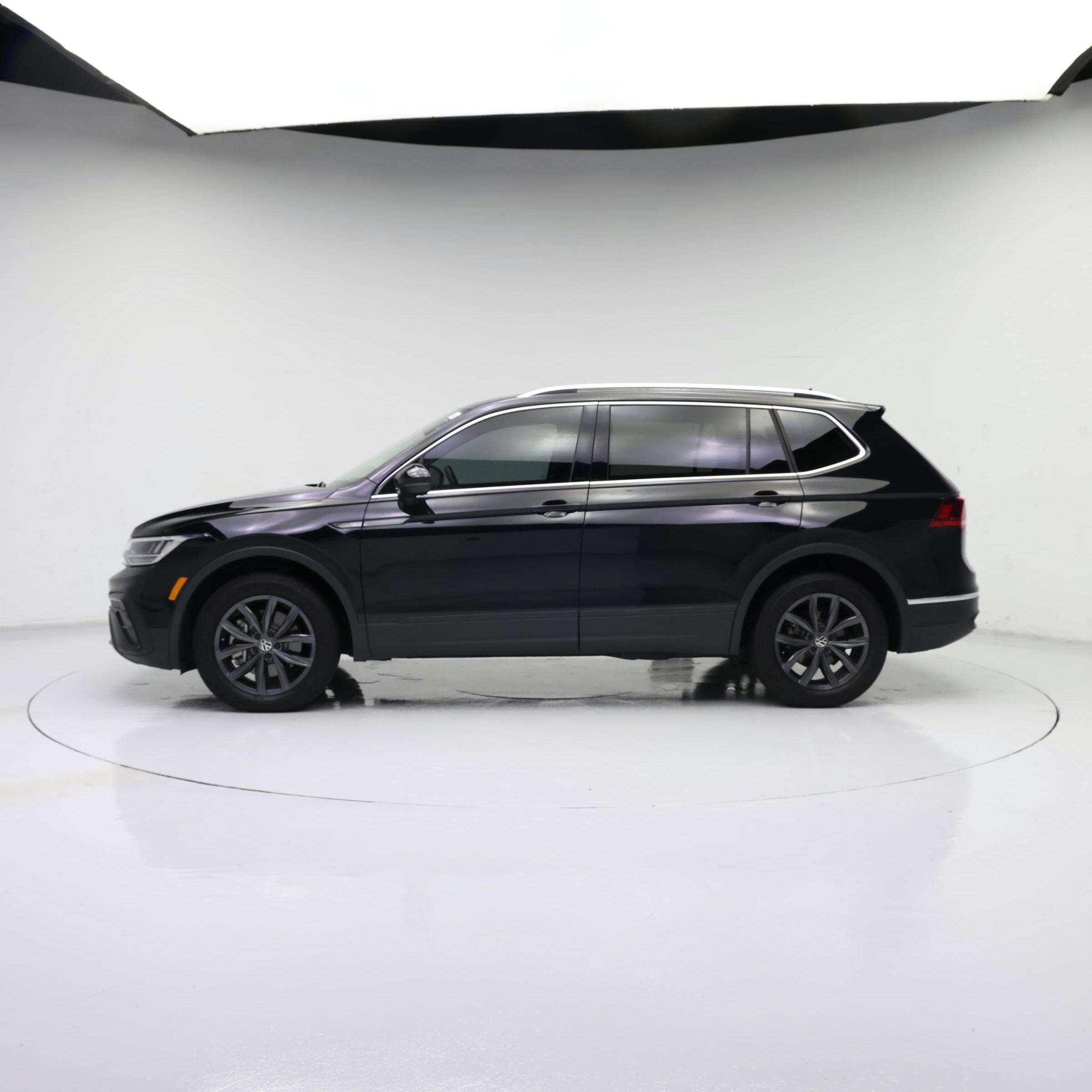 Thumbnail: 2023 Volkswagen Tiguan - 3