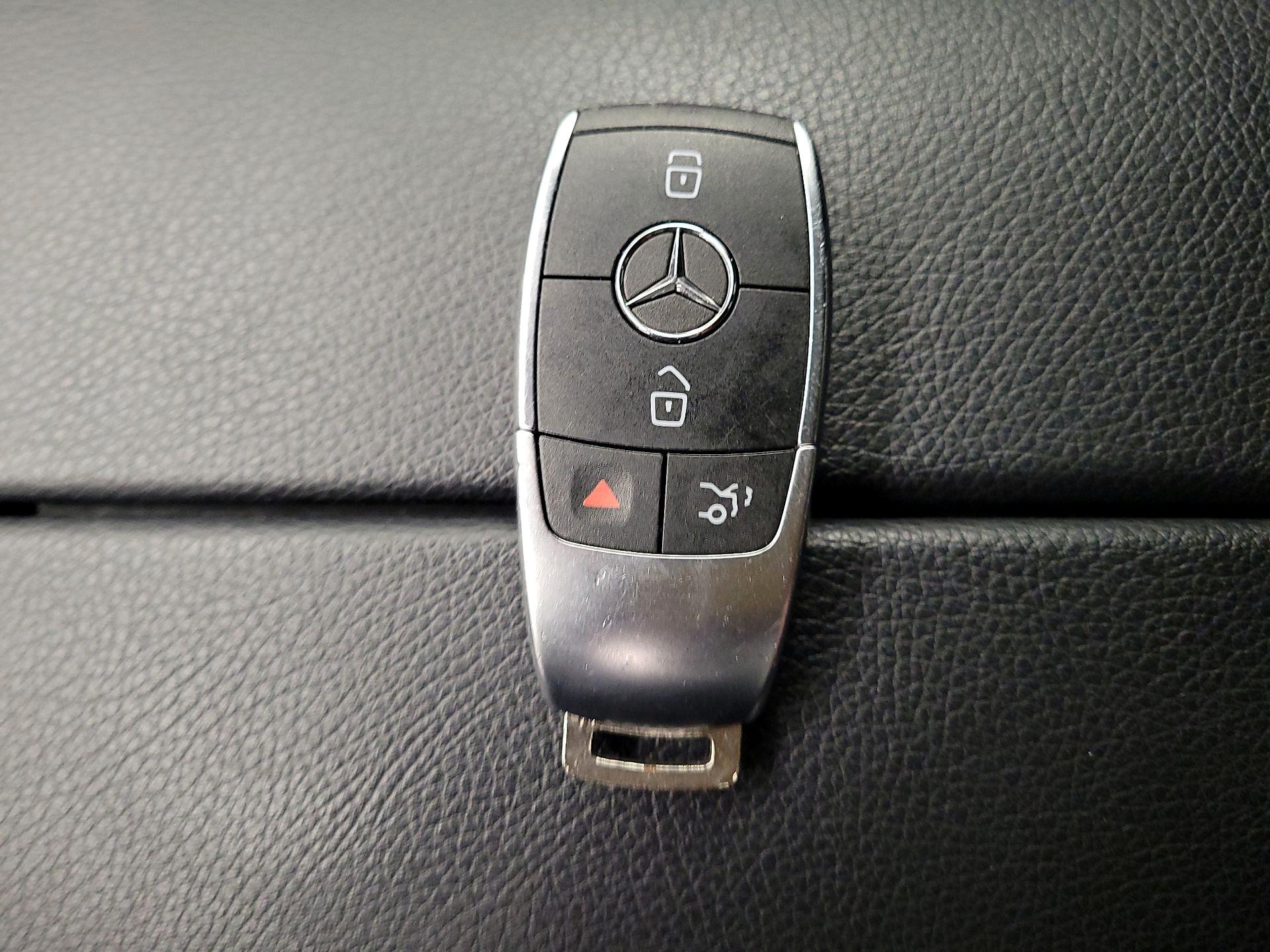 Thumbnail: 2021 Mercedes-Benz GLC - 18