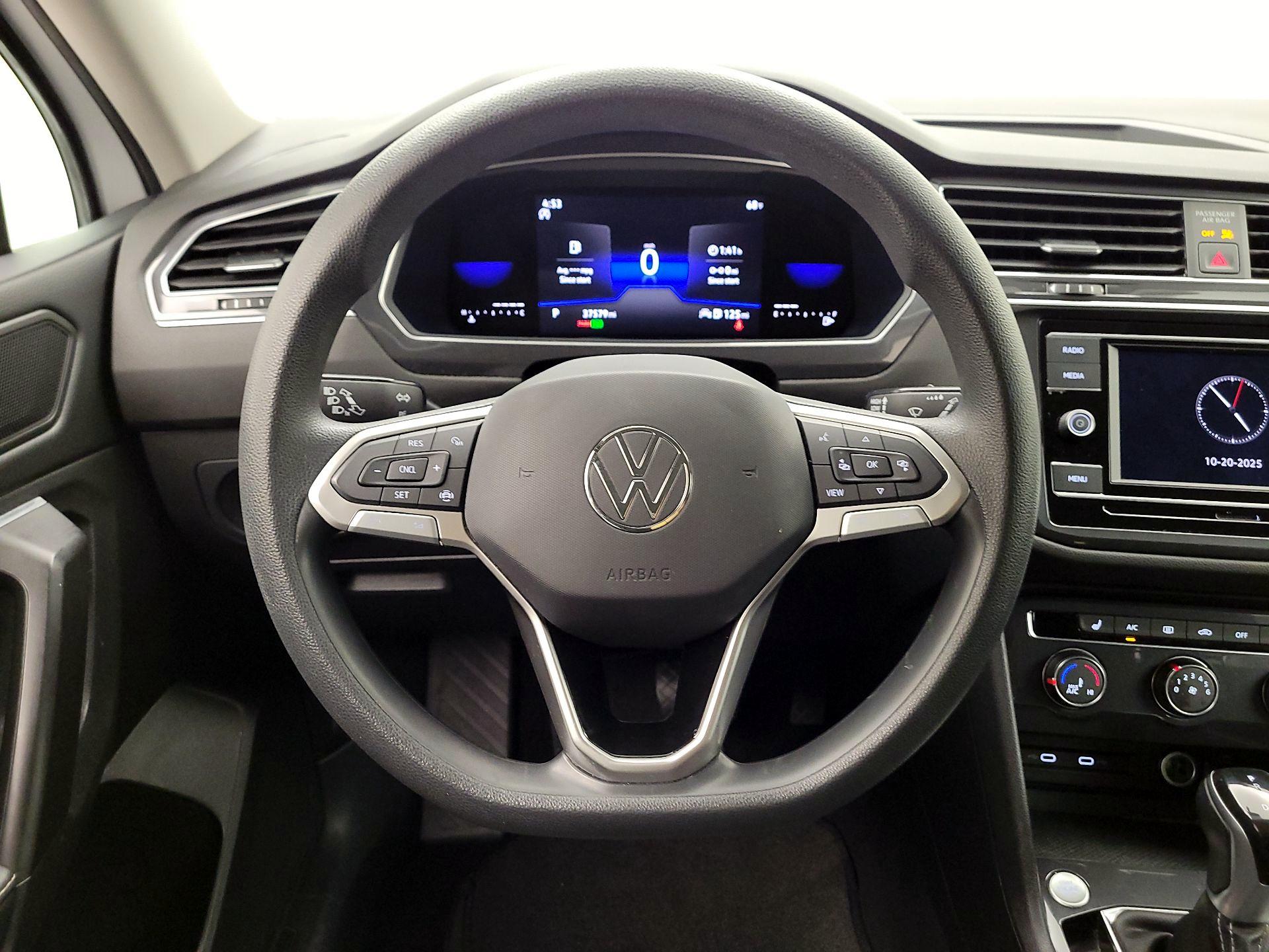 Thumbnail: 2022 Volkswagen Tiguan - 10