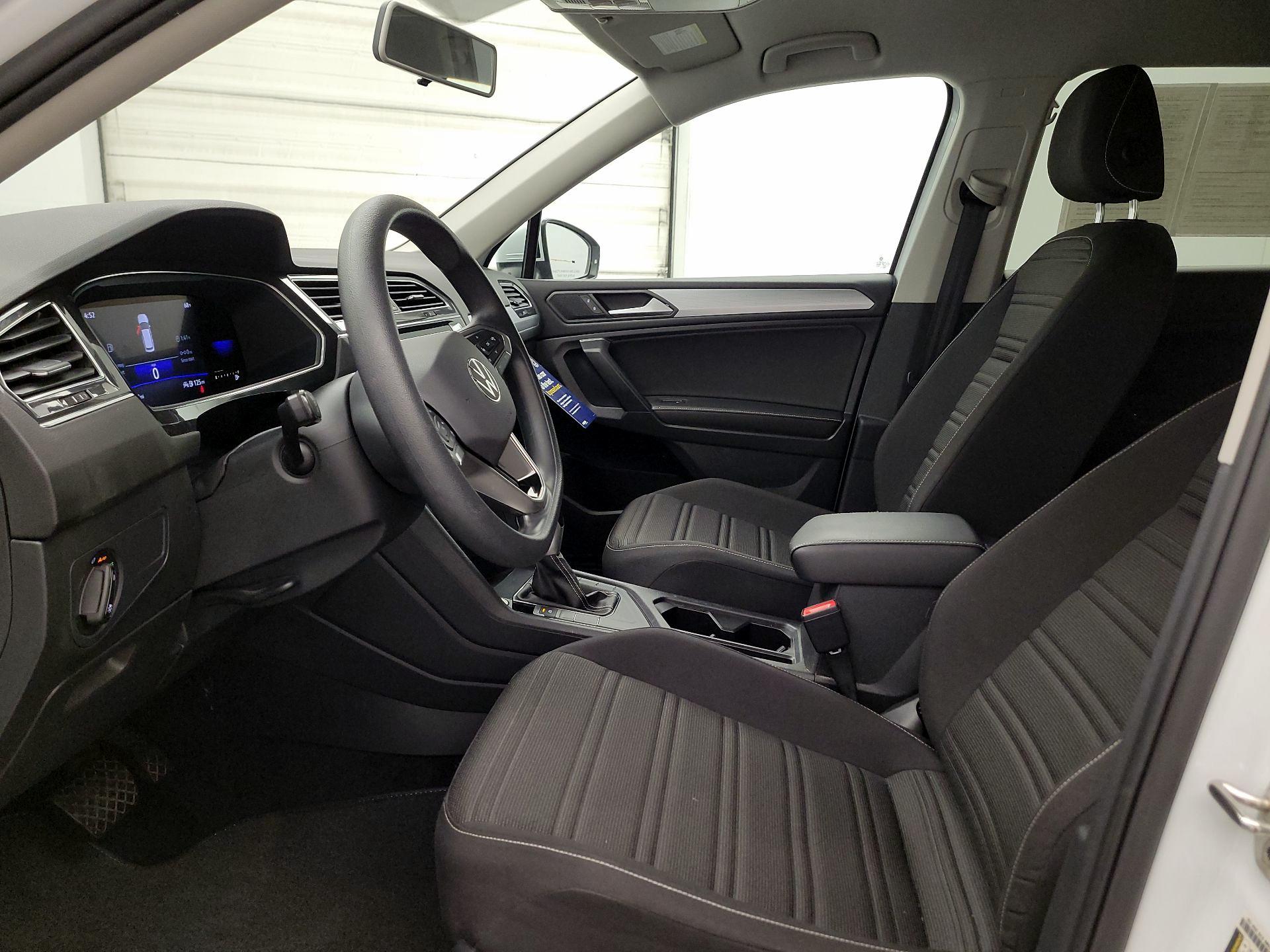Thumbnail: 2022 Volkswagen Tiguan - 11