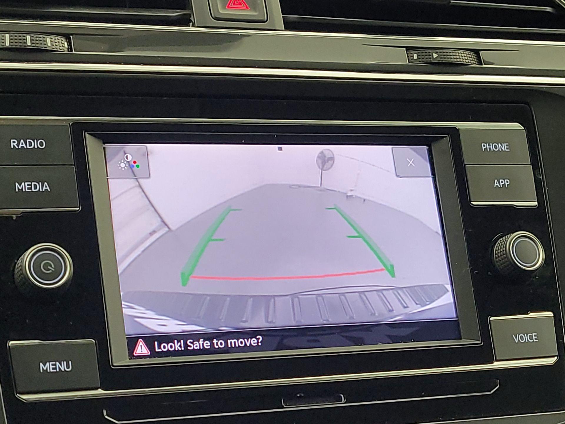 Thumbnail: 2022 Volkswagen Tiguan - 14