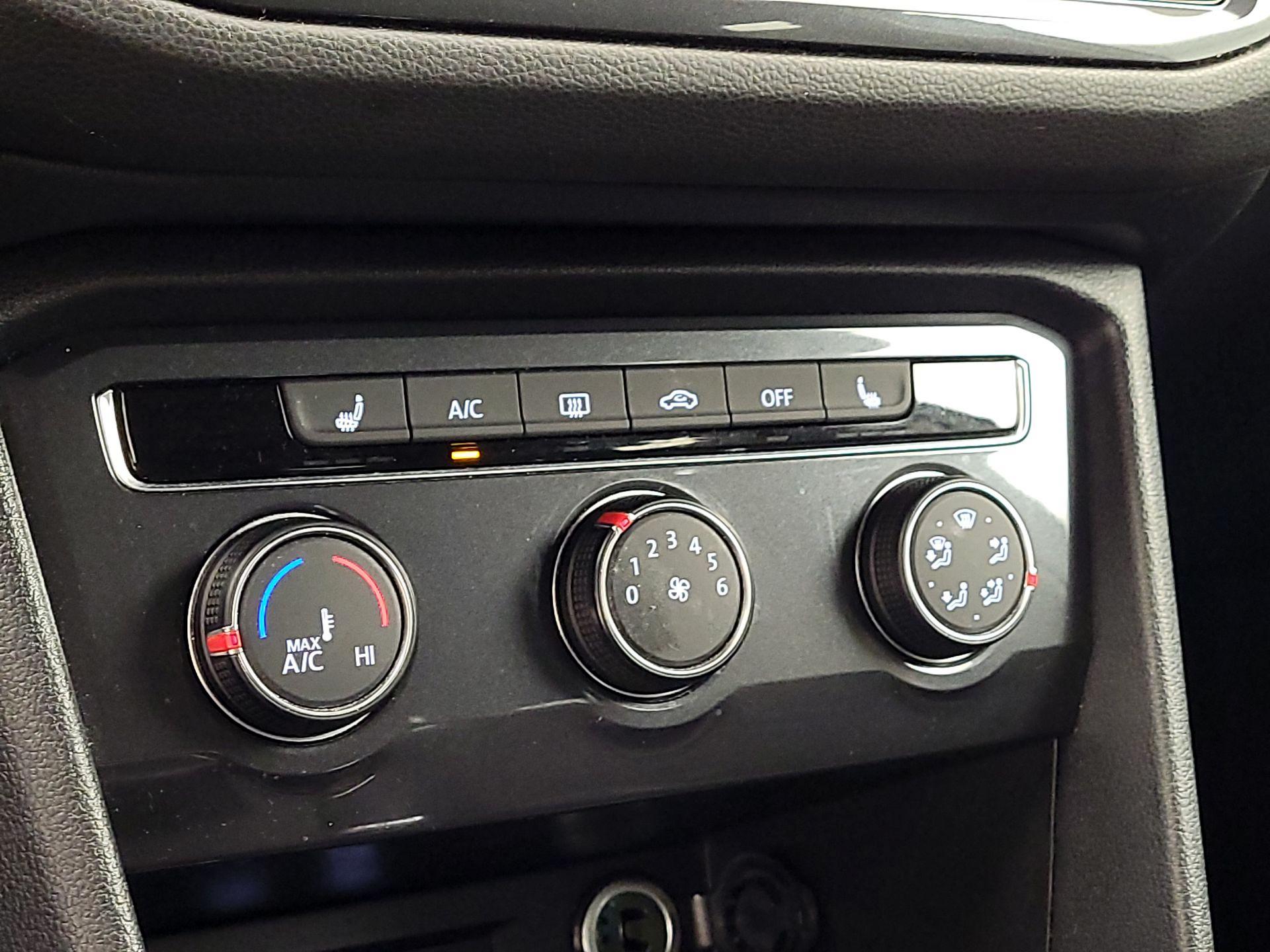 Thumbnail: 2022 Volkswagen Tiguan - 16