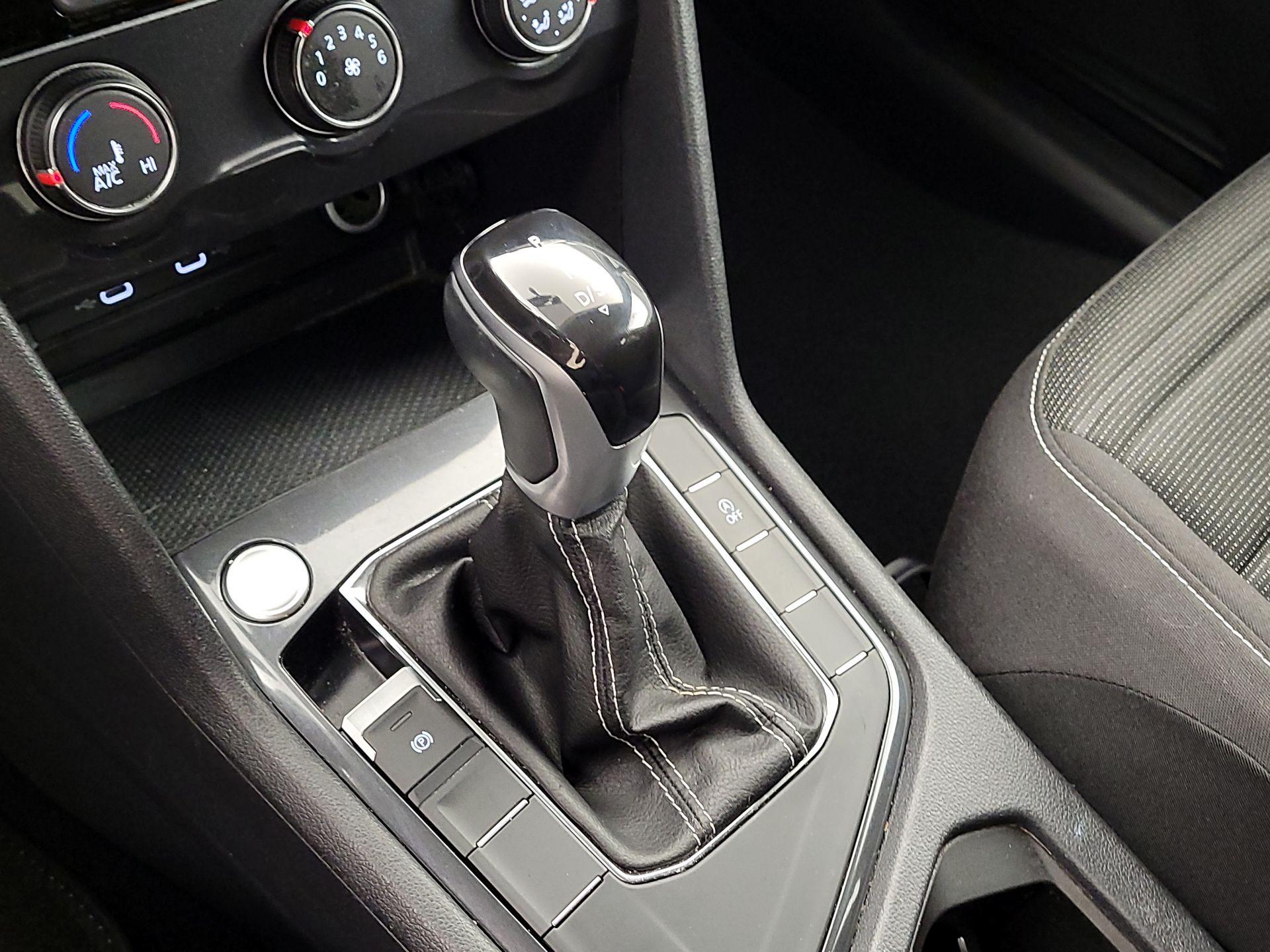 Thumbnail: 2022 Volkswagen Tiguan - 17