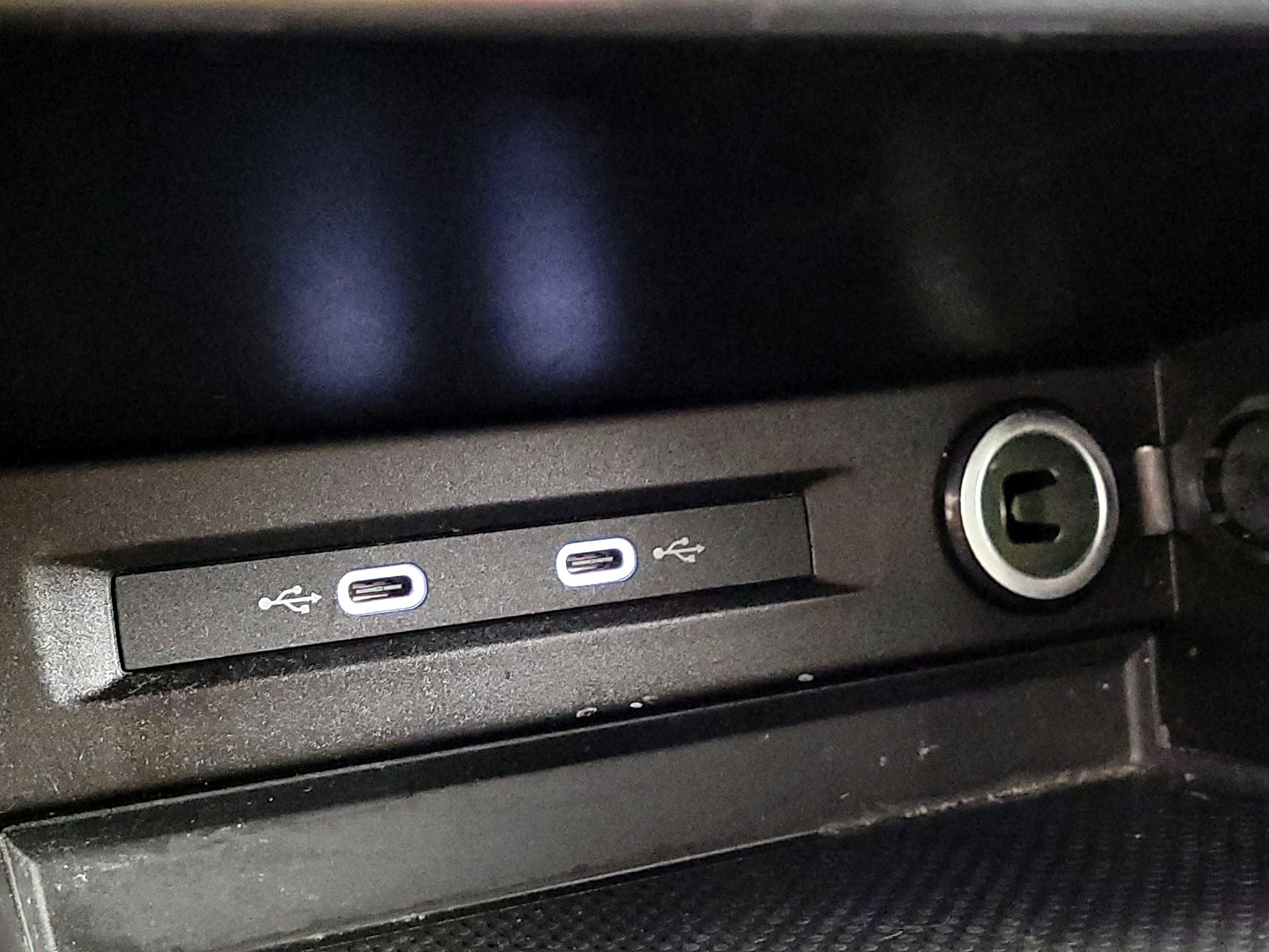 Thumbnail: 2022 Volkswagen Tiguan - 18