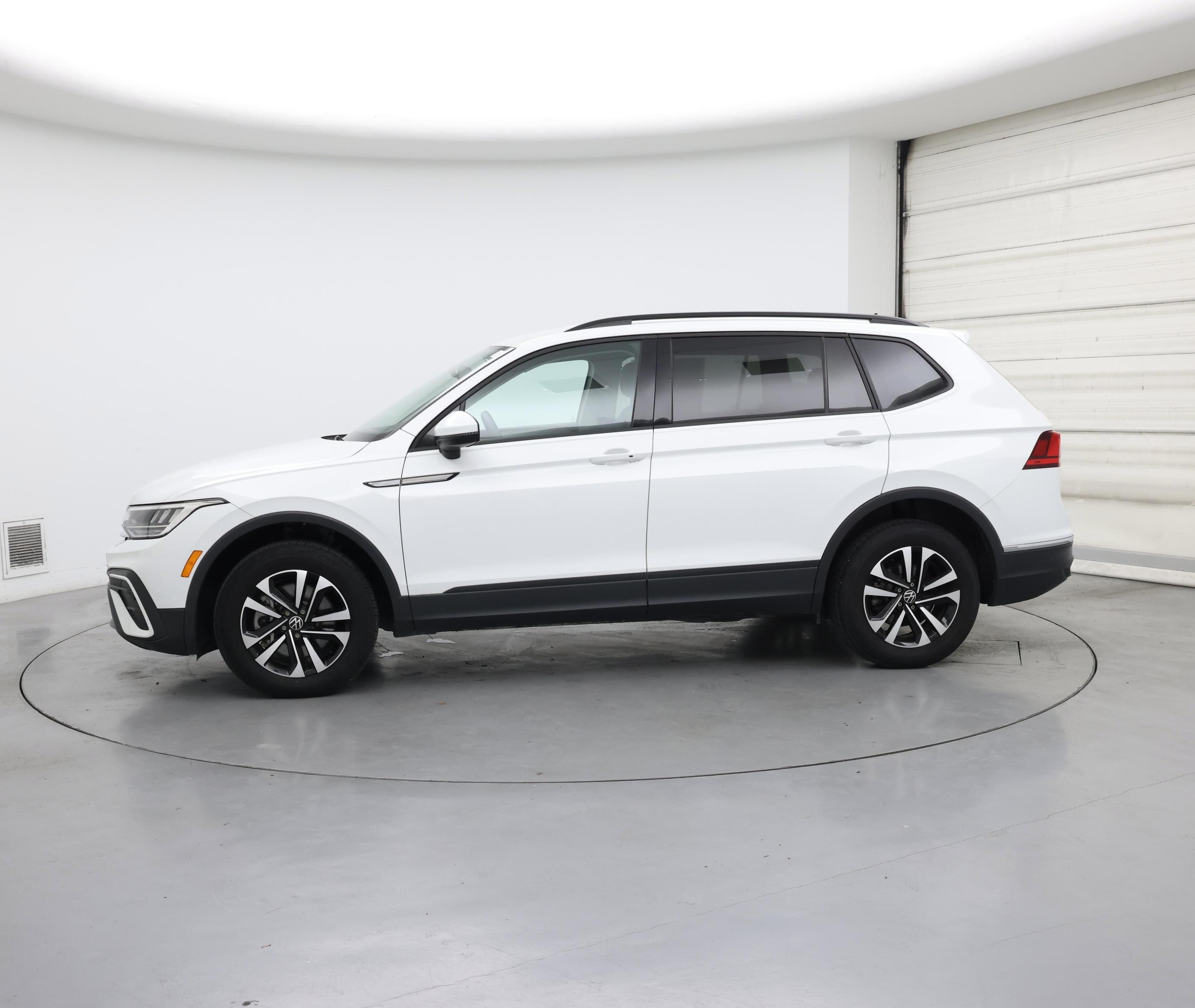 Thumbnail: 2022 Volkswagen Tiguan - 3