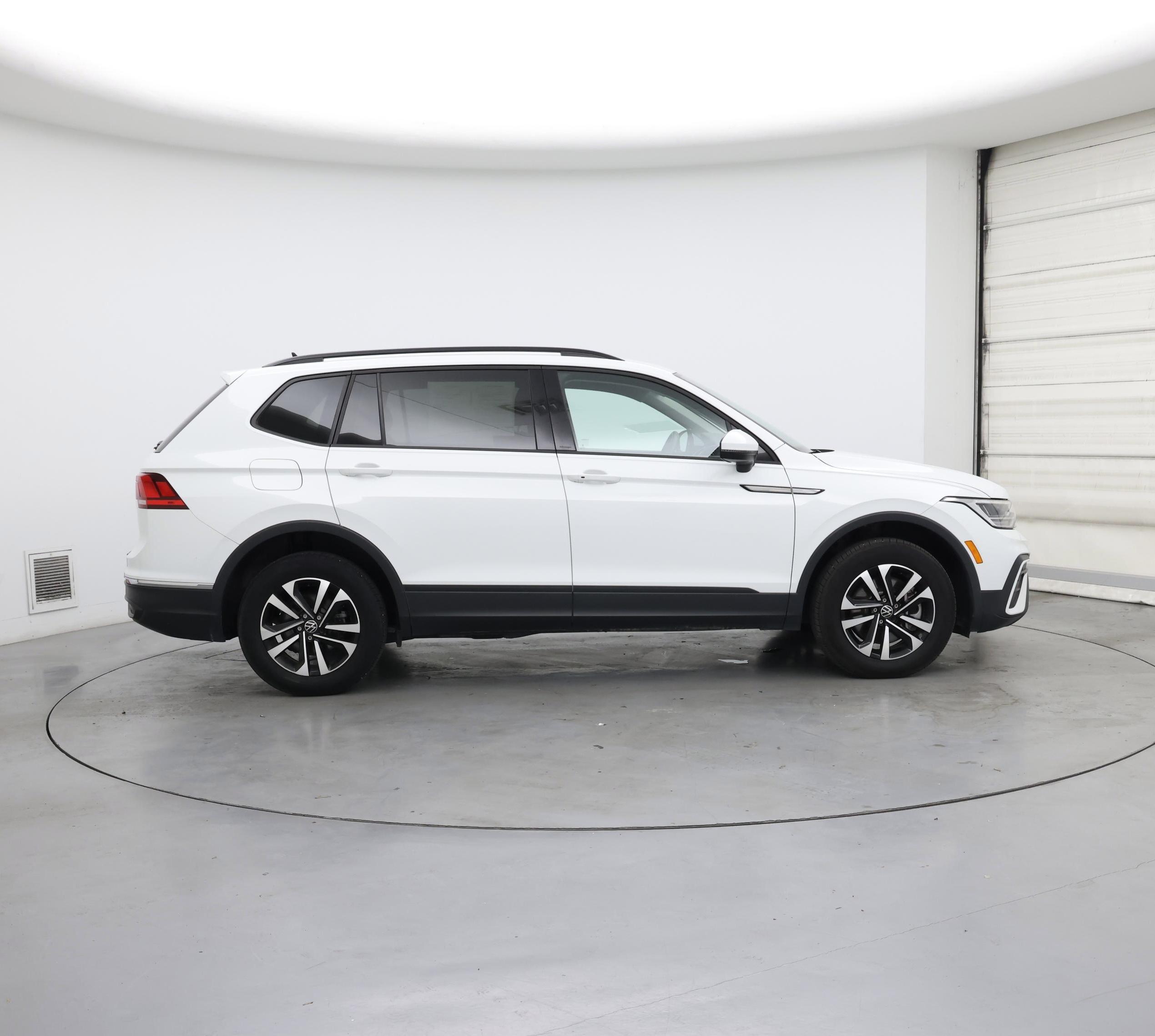 Thumbnail: 2022 Volkswagen Tiguan - 7