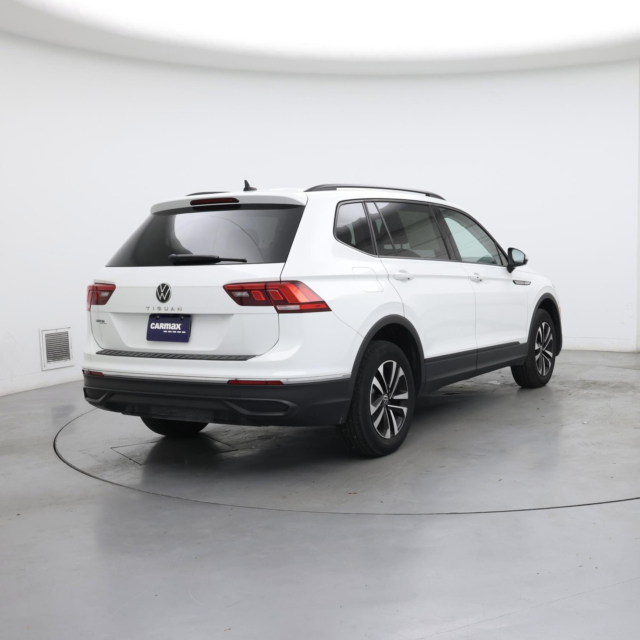 Thumbnail: 2022 Volkswagen Tiguan - 8