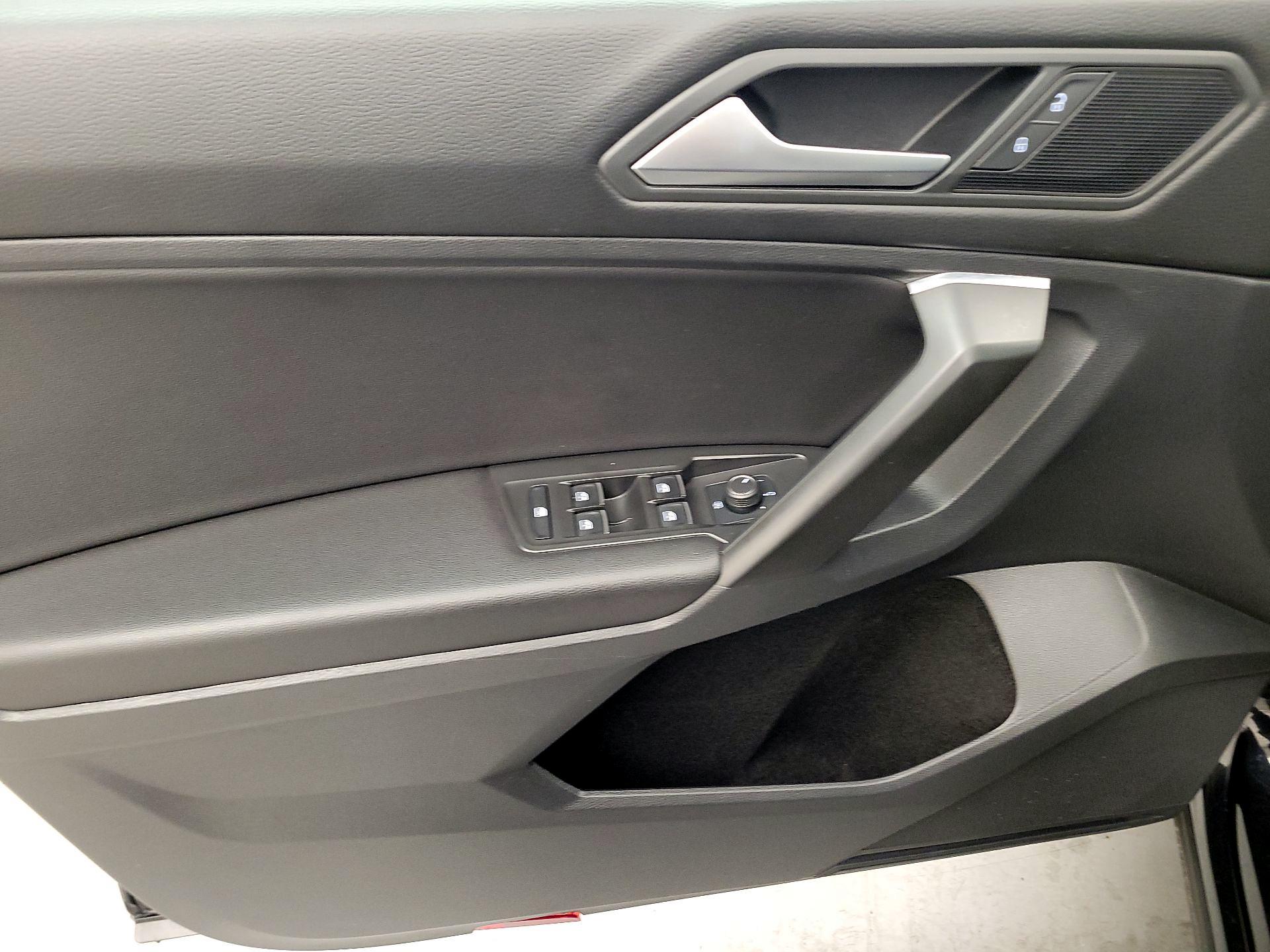 Thumbnail: 2021 Volkswagen Tiguan - 12