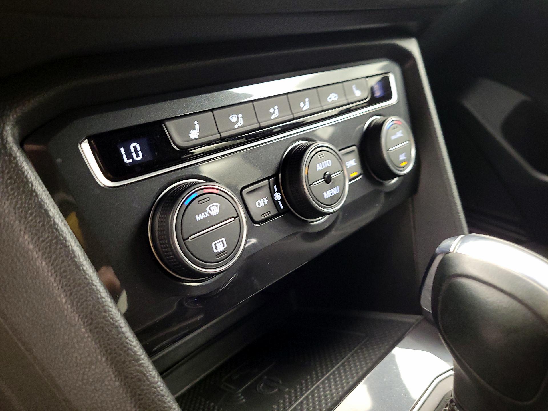 Thumbnail: 2021 Volkswagen Tiguan - 15