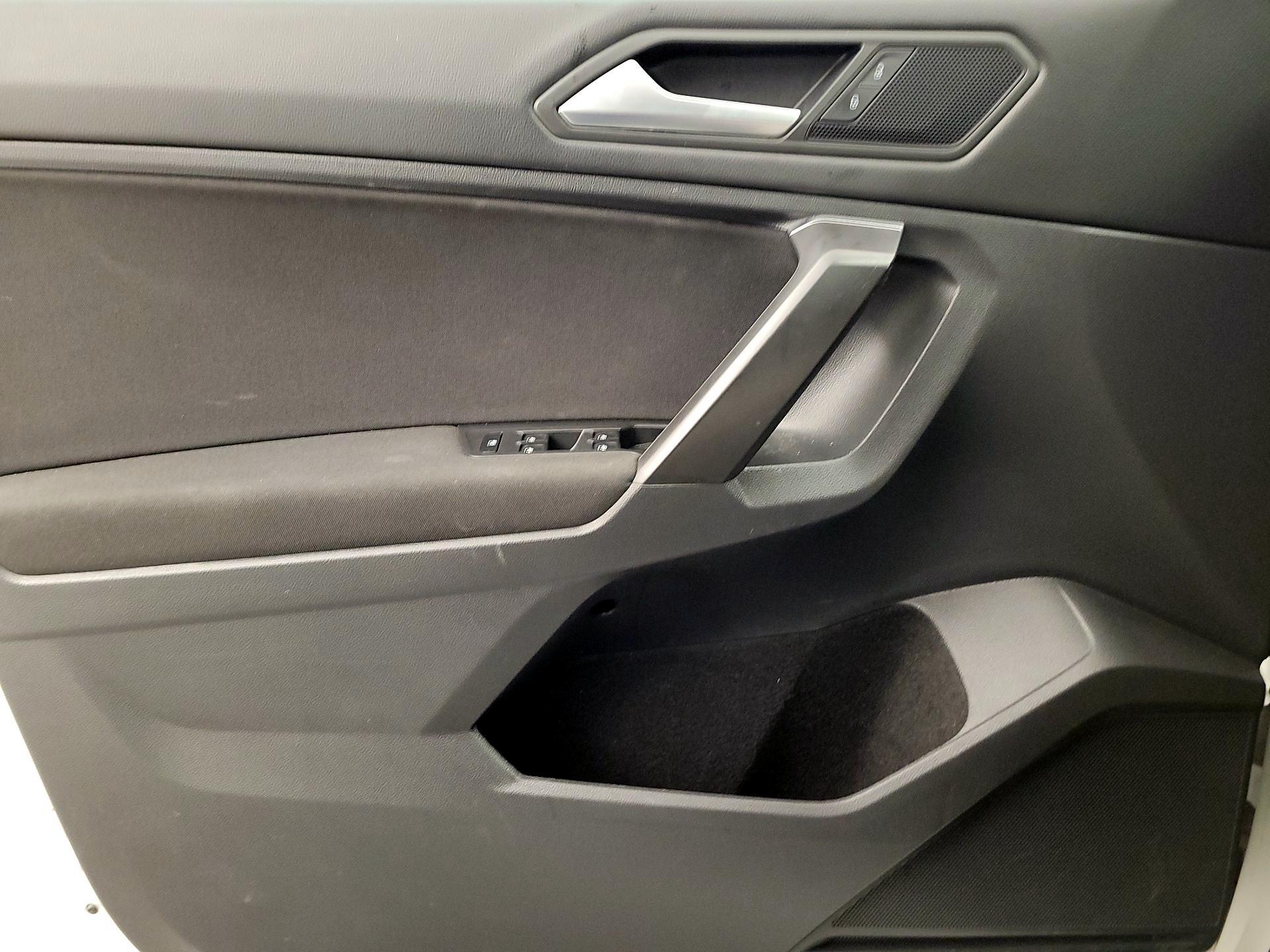 Thumbnail: 2021 Volkswagen Tiguan - 12