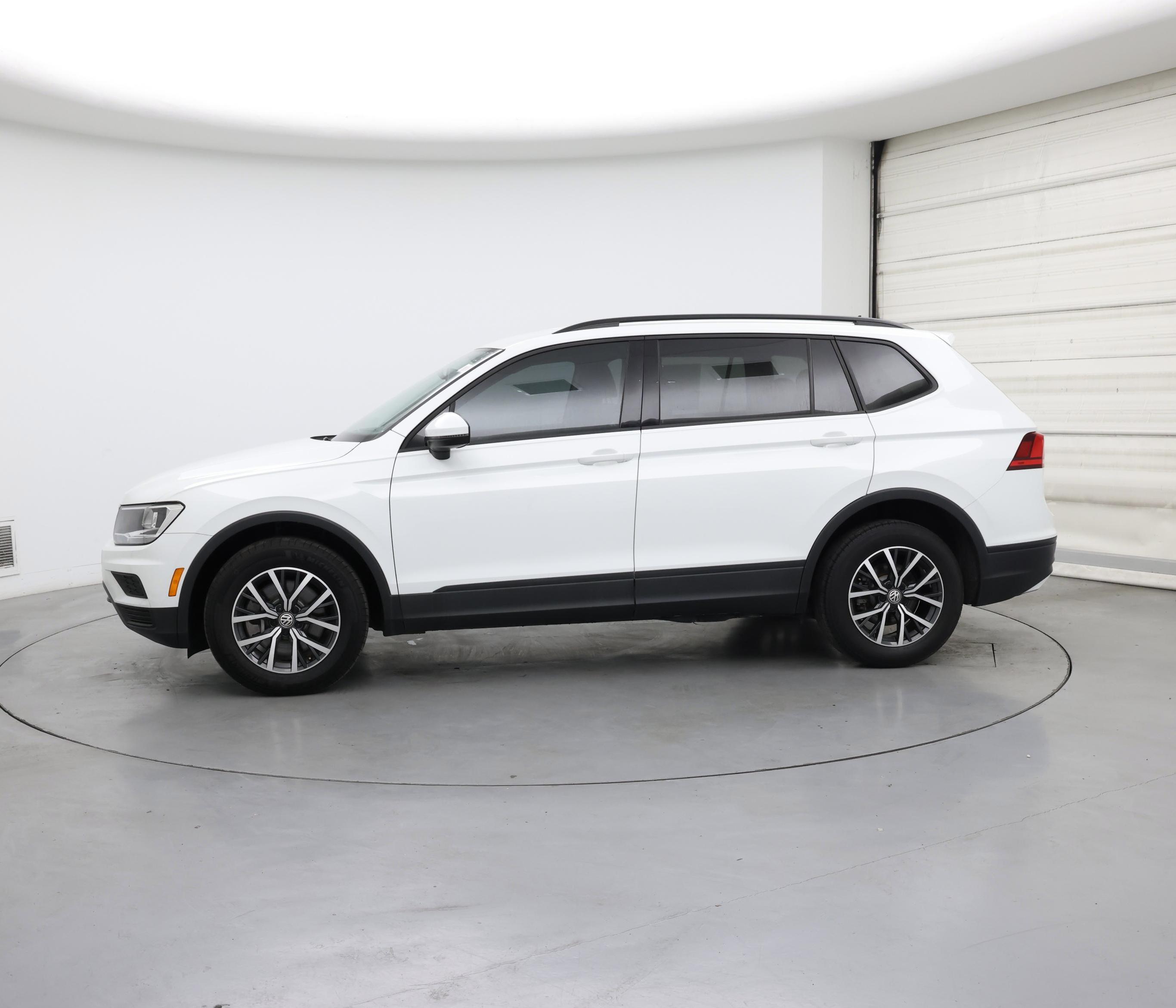 Thumbnail: 2021 Volkswagen Tiguan - 3