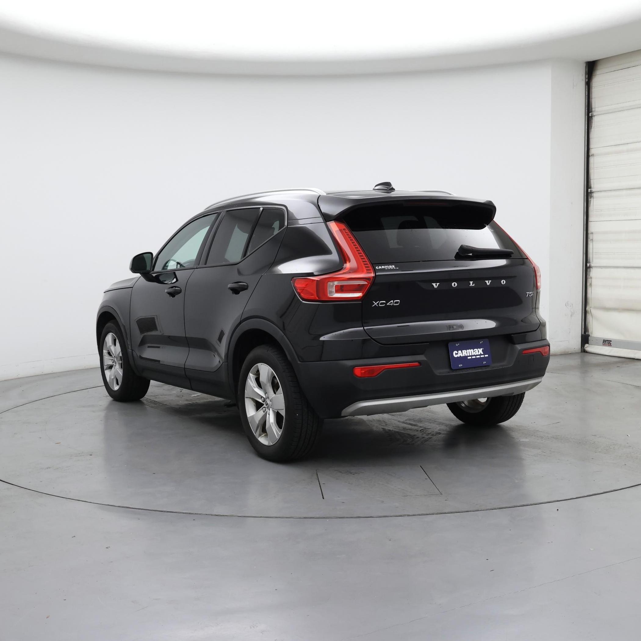 Thumbnail: 2022 Volvo XC40 - 2
