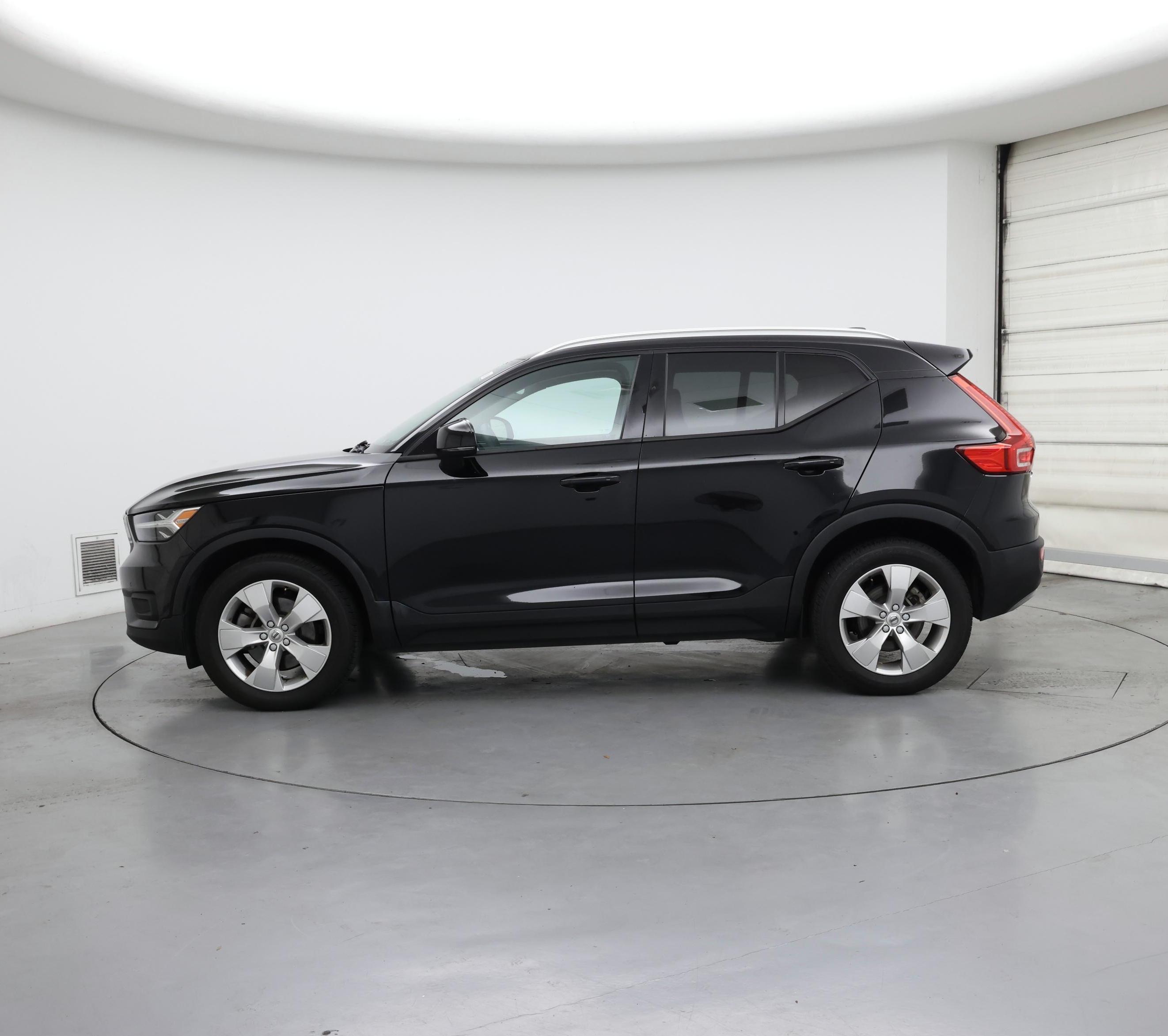 Thumbnail: 2022 Volvo XC40 - 3