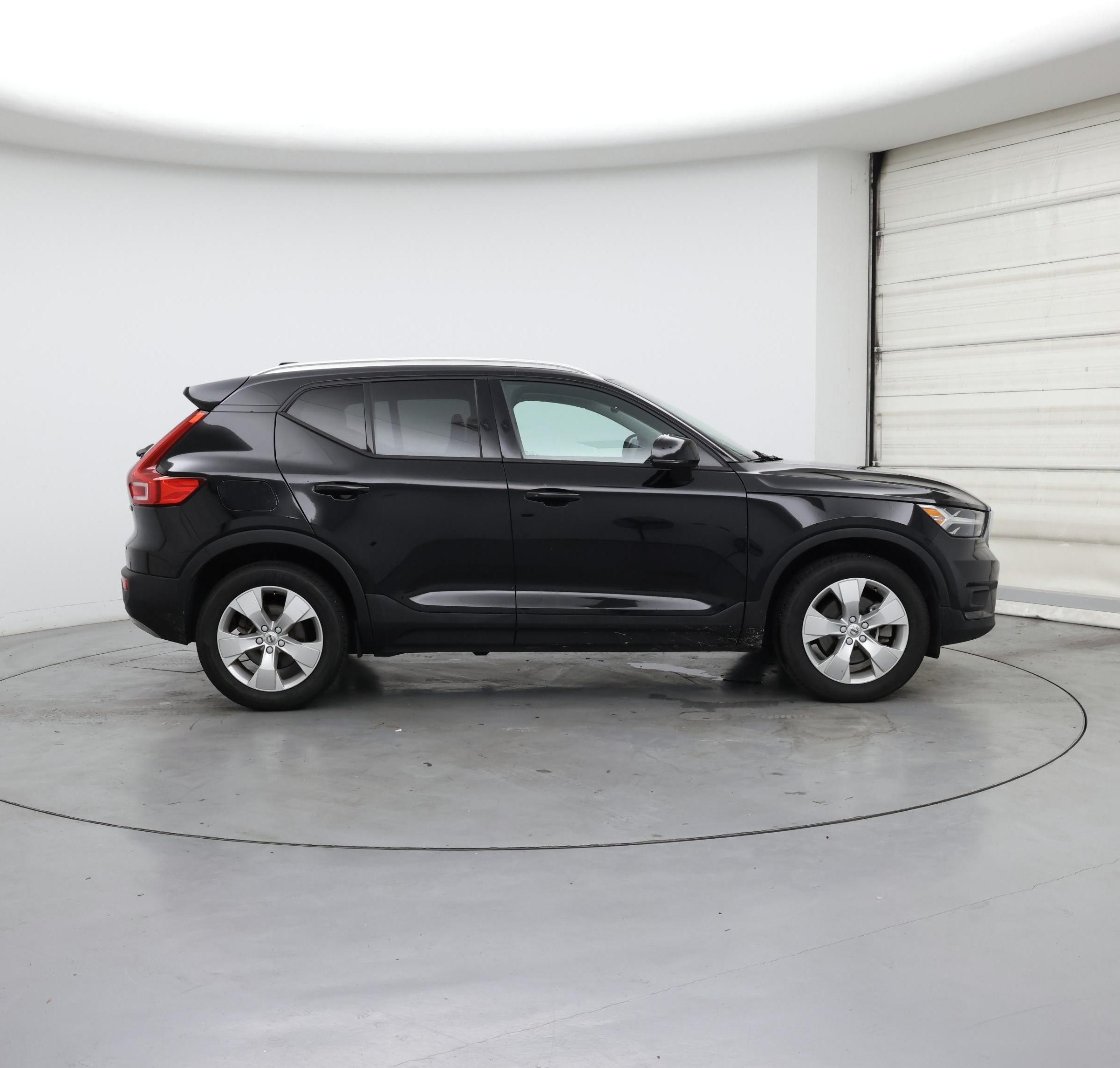 Thumbnail: 2022 Volvo XC40 - 7