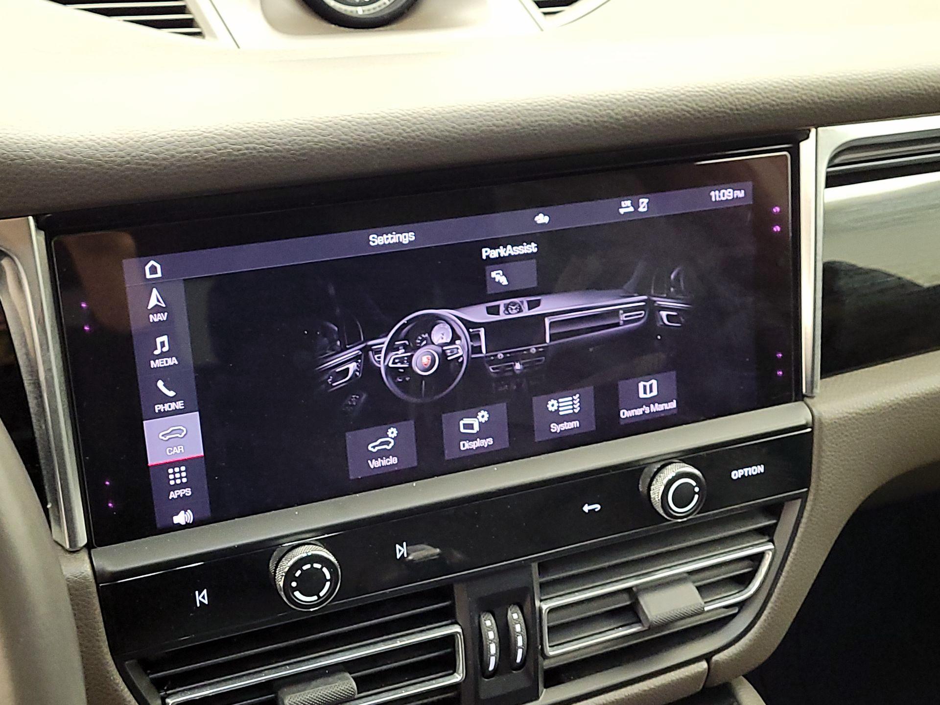 Thumbnail: 2022 Porsche Macan - 15