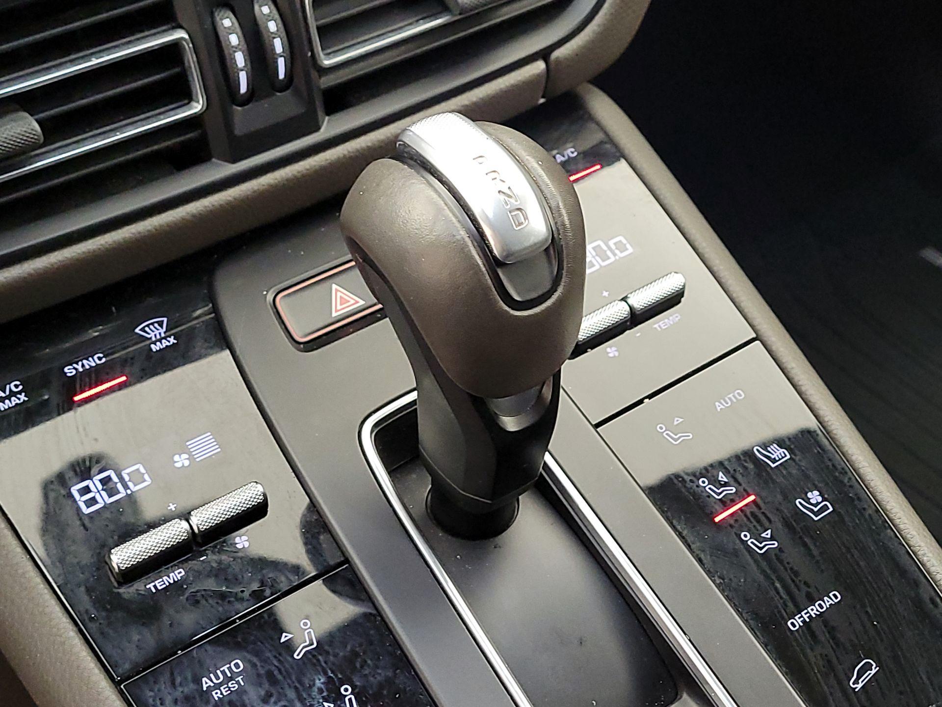 Thumbnail: 2022 Porsche Macan - 17