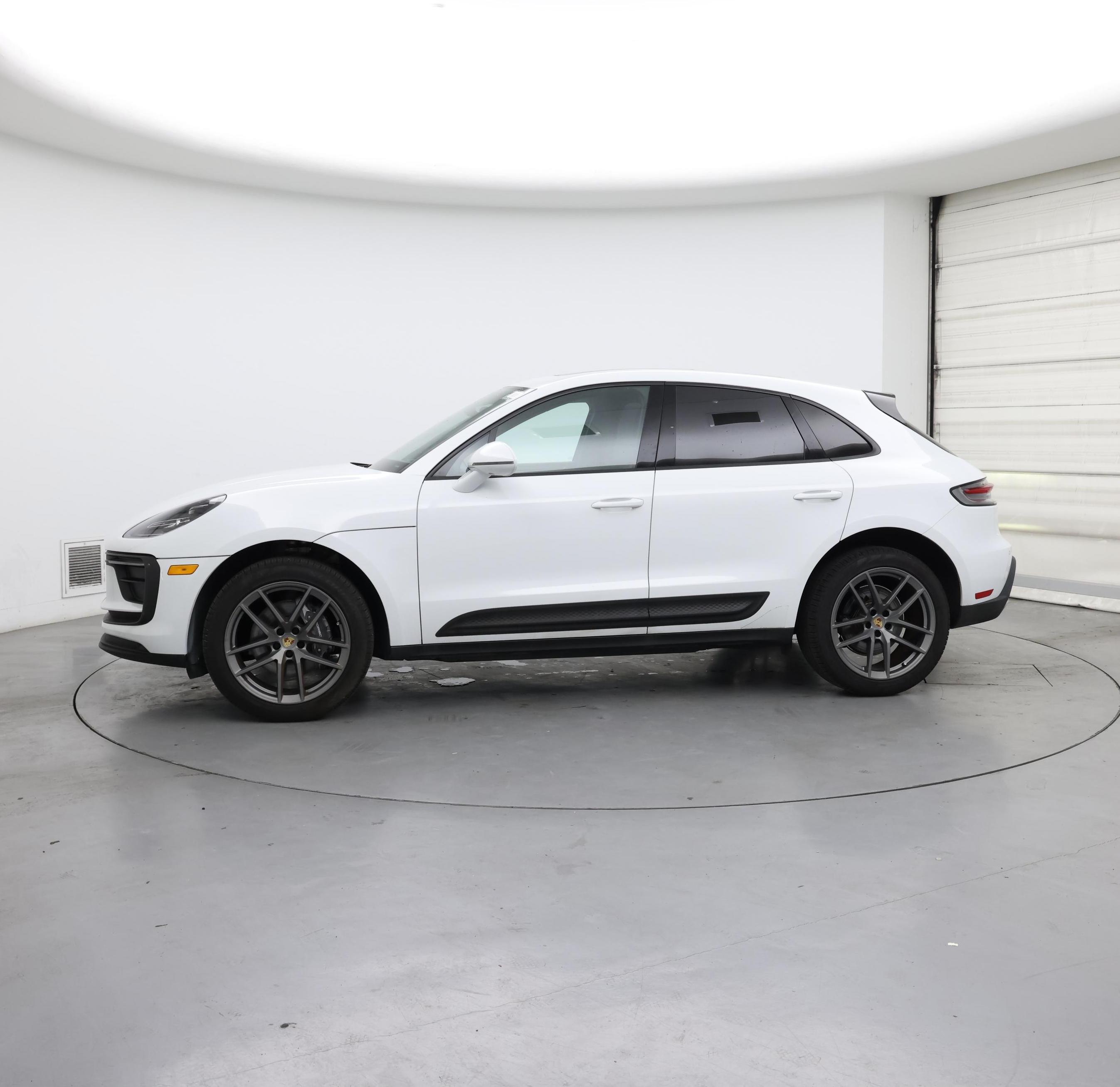 Thumbnail: 2022 Porsche Macan - 3