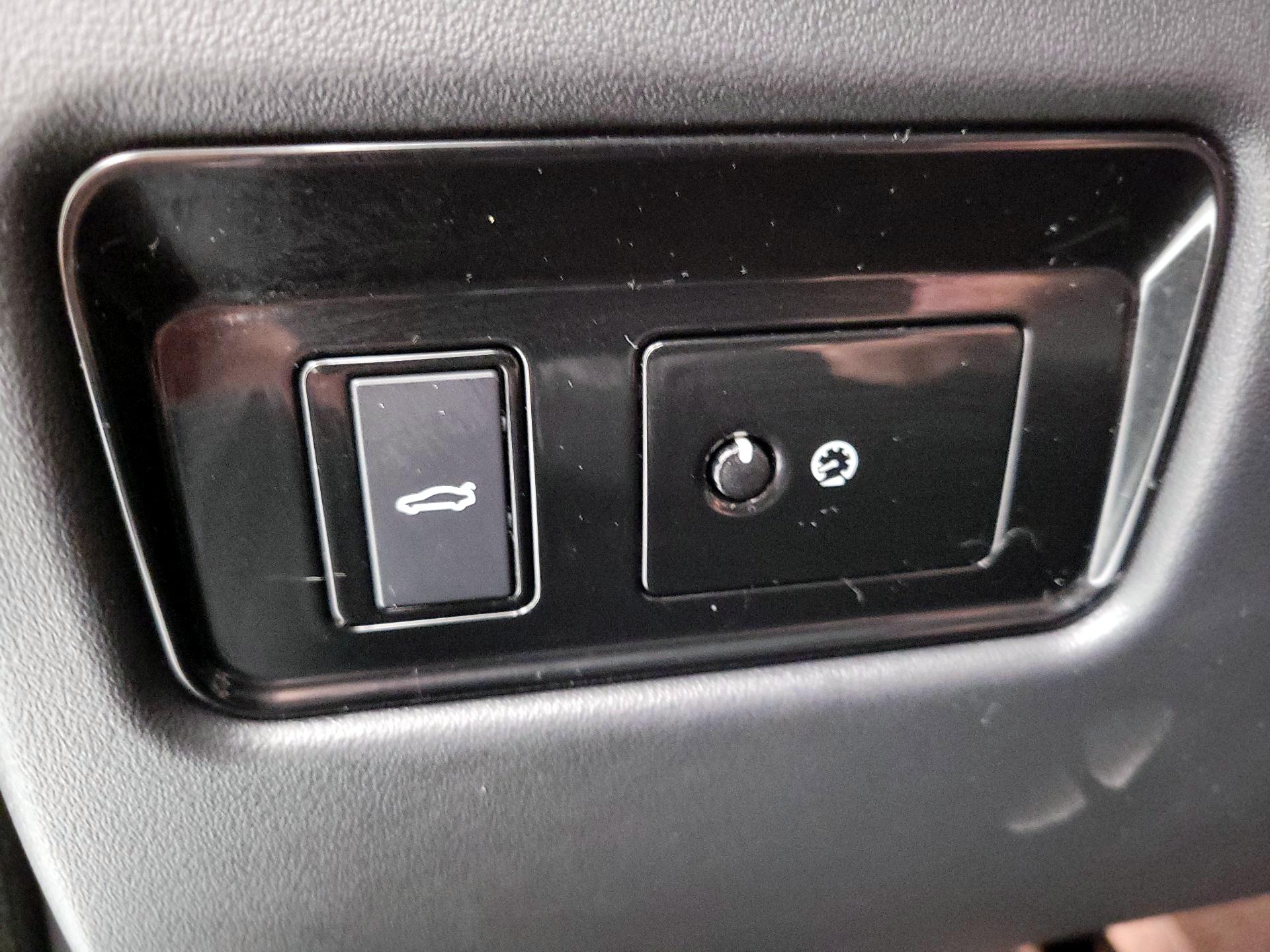 Thumbnail: 2018 Jaguar XE - 13