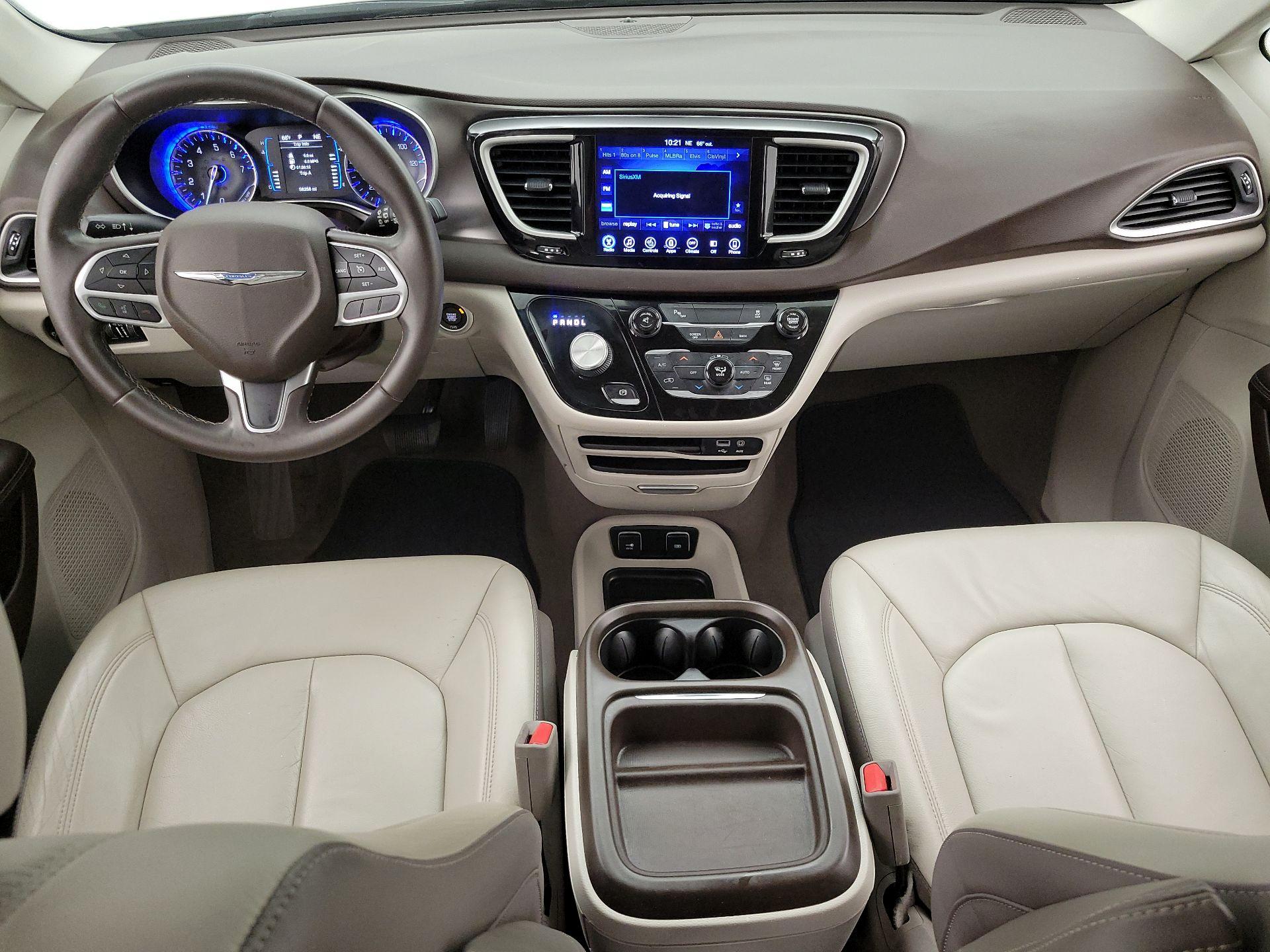 Thumbnail: 2017 Chrysler Pacifica - 9