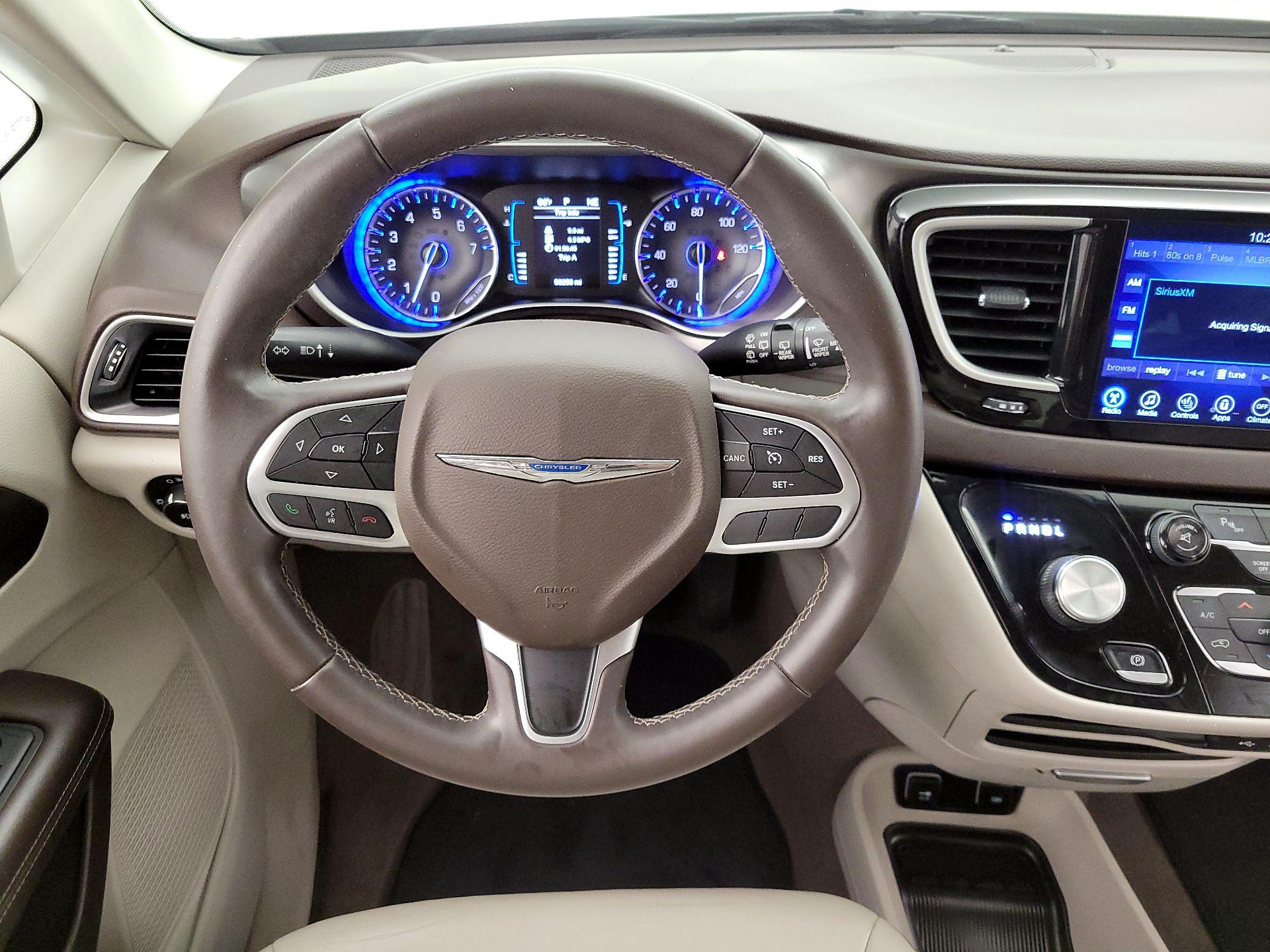 Thumbnail: 2017 Chrysler Pacifica - 10