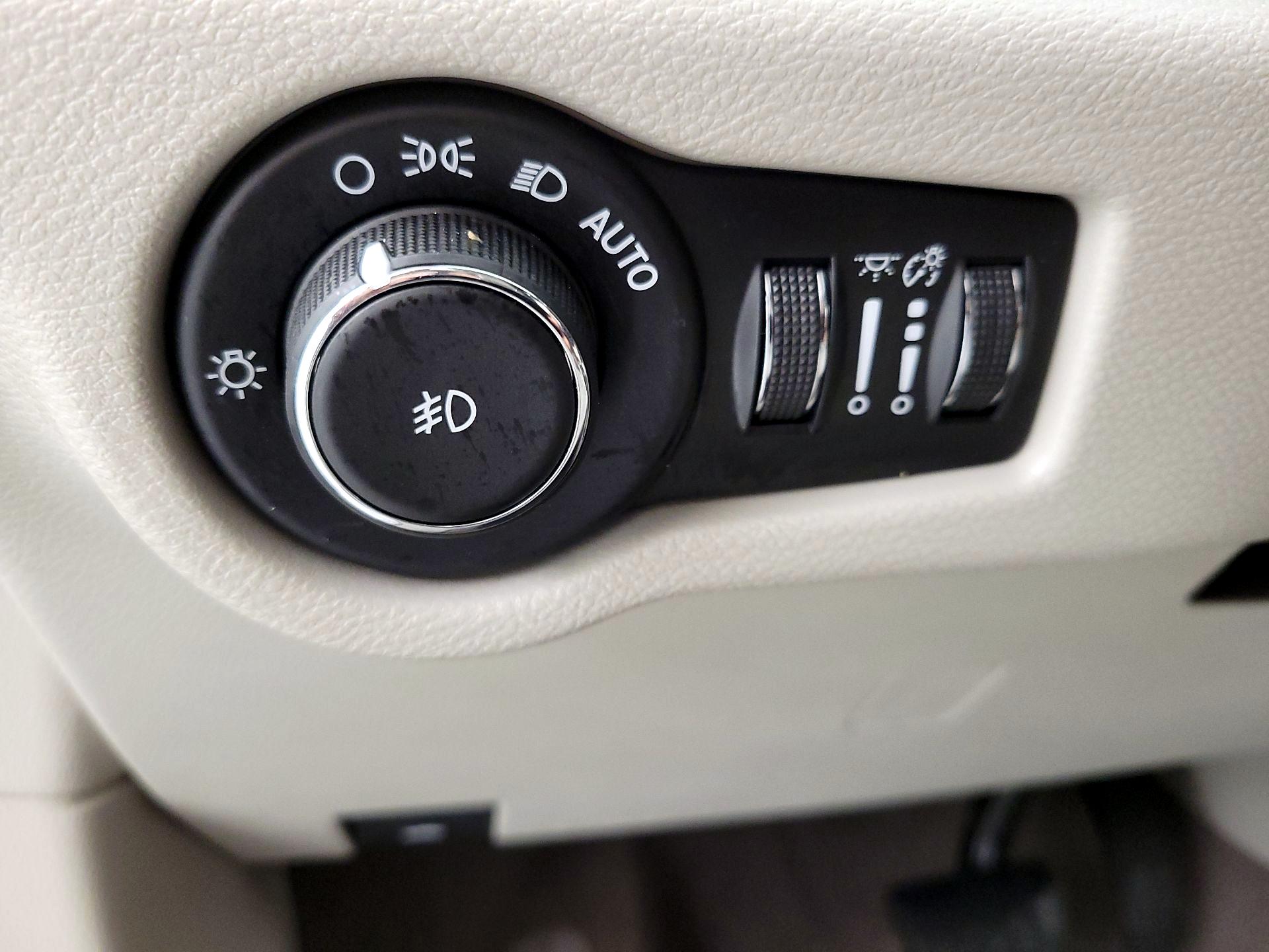 Thumbnail: 2017 Chrysler Pacifica - 13