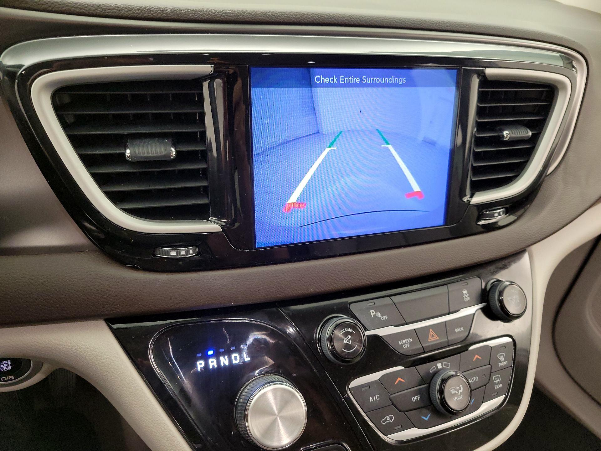 Thumbnail: 2017 Chrysler Pacifica - 14