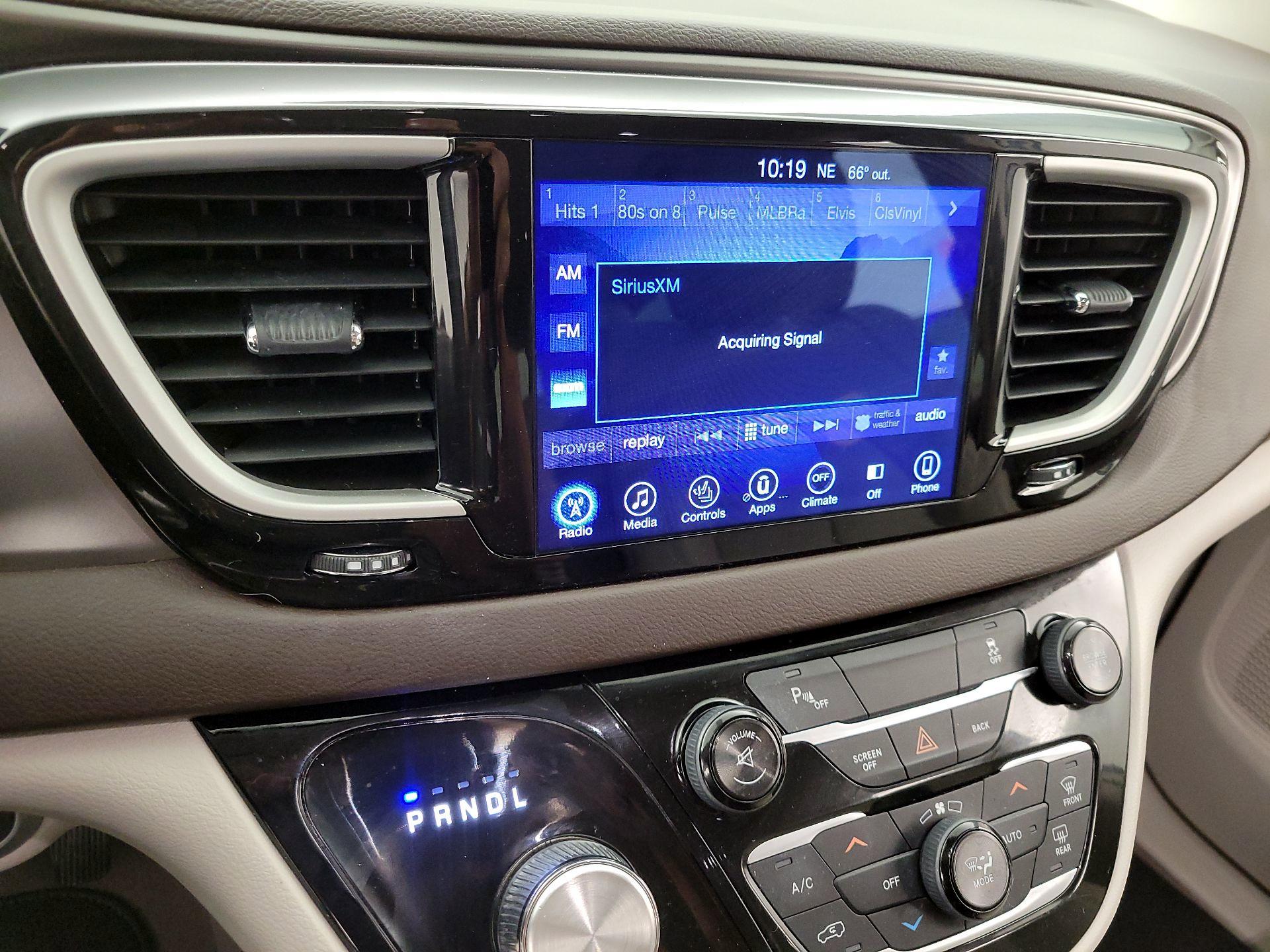 Thumbnail: 2017 Chrysler Pacifica - 15