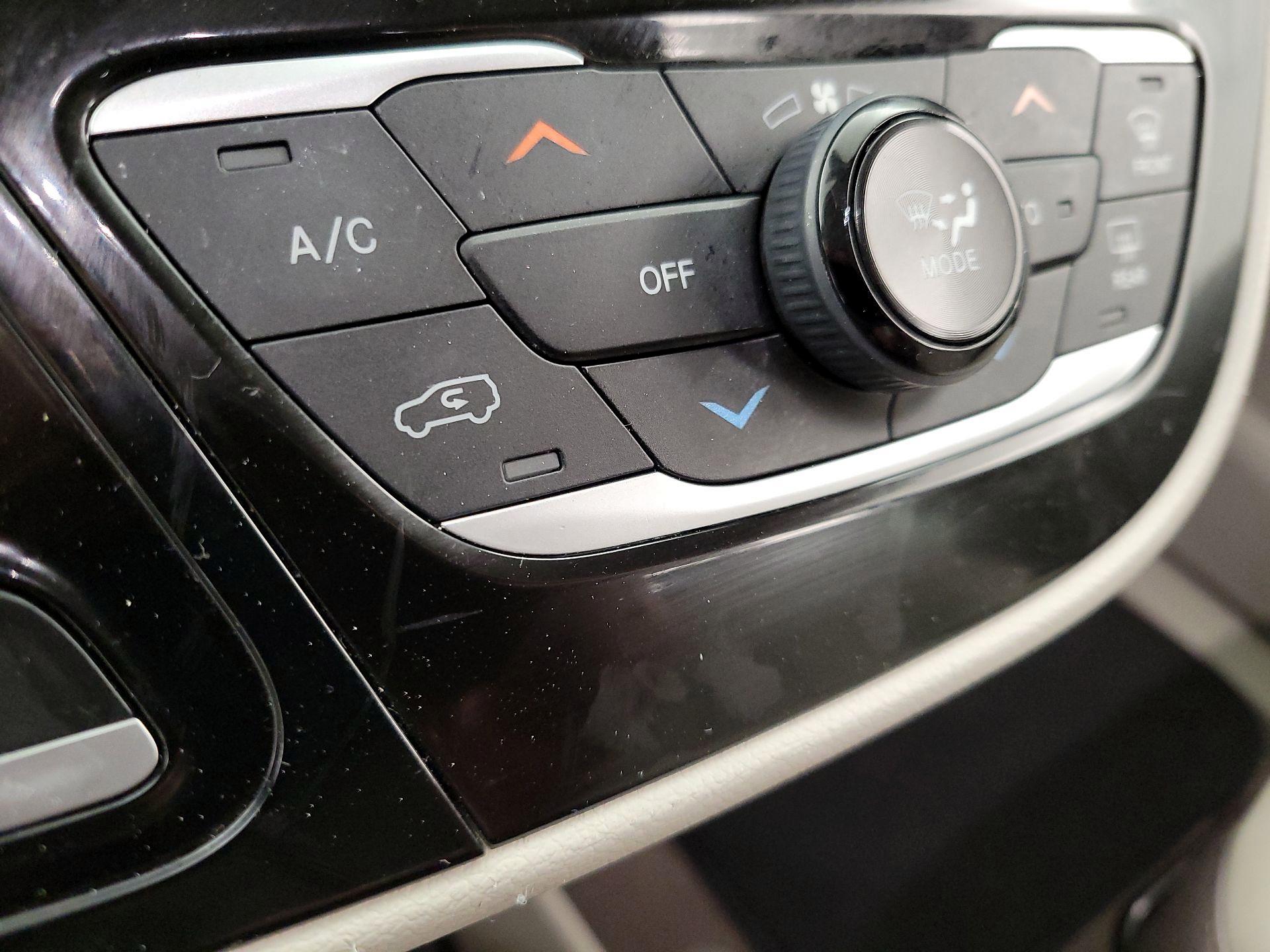 Thumbnail: 2017 Chrysler Pacifica - 16