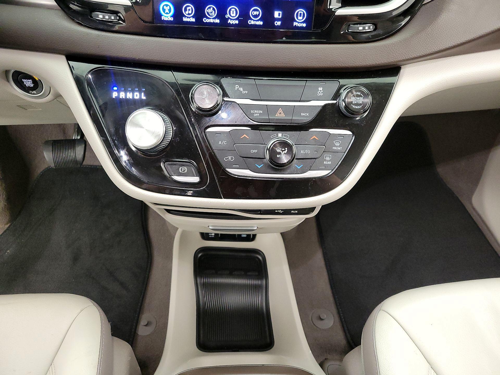 Thumbnail: 2017 Chrysler Pacifica - 17