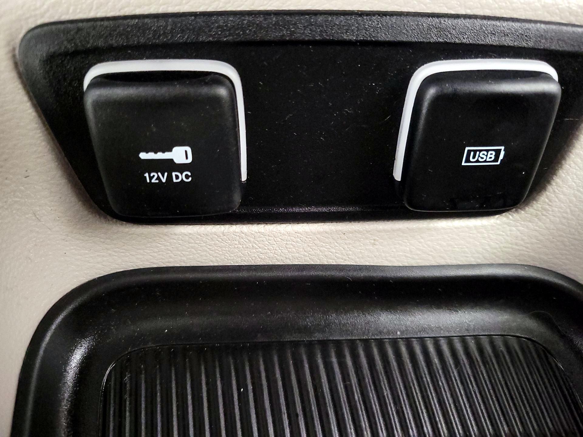 Thumbnail: 2017 Chrysler Pacifica - 18