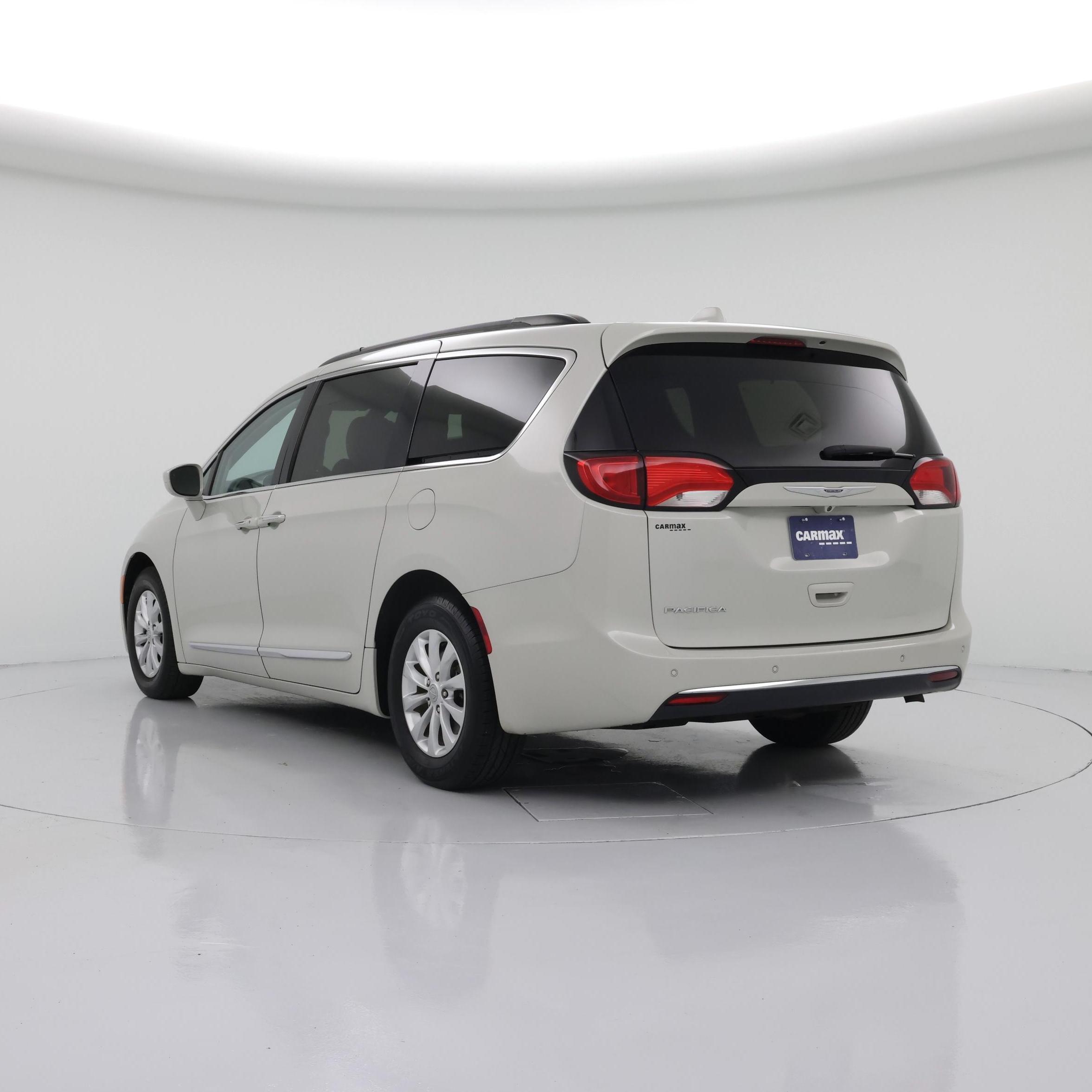 Thumbnail: 2017 Chrysler Pacifica - 2