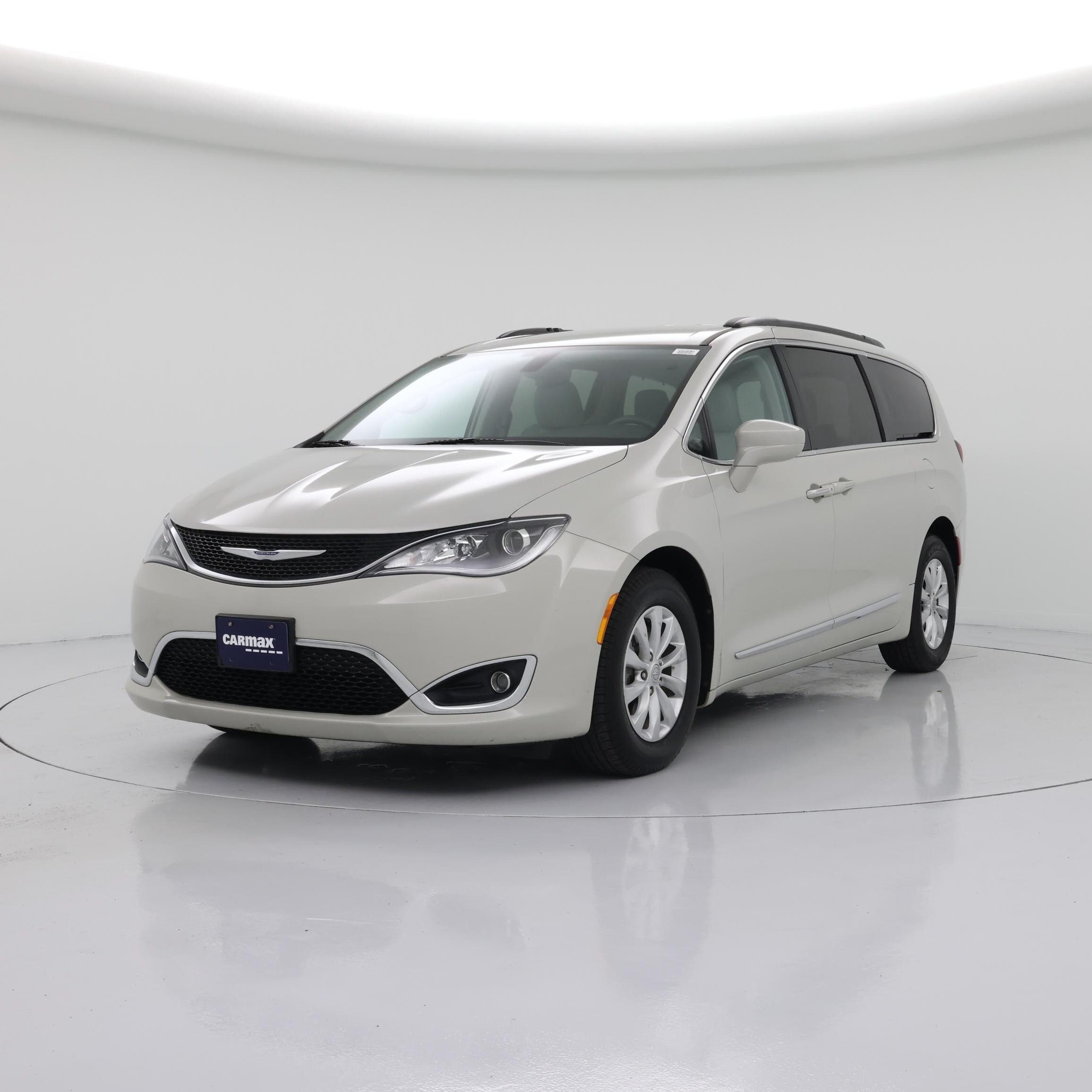 Thumbnail: 2017 Chrysler Pacifica - 4